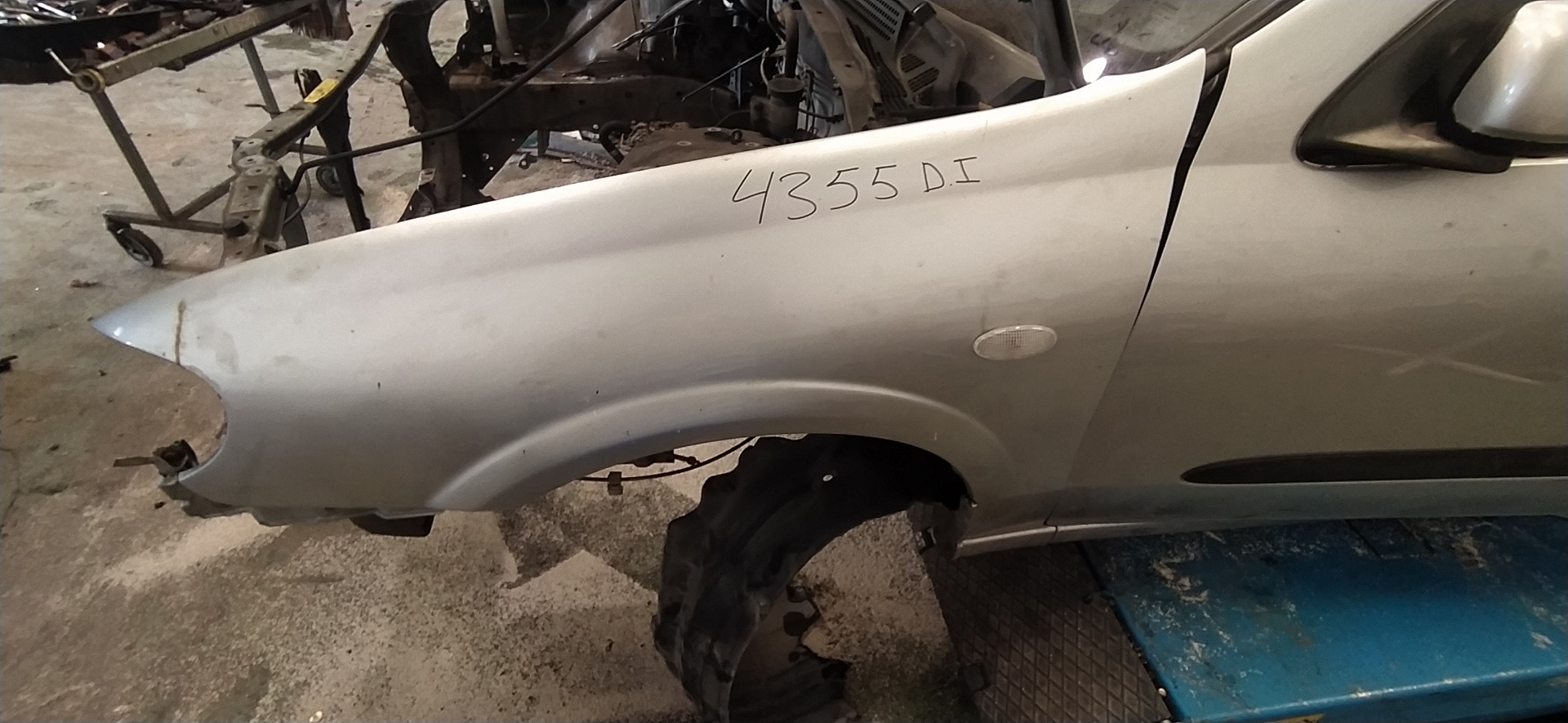 NISSAN Almera N16 (2000-2006) Крыло переднее левое 25909608