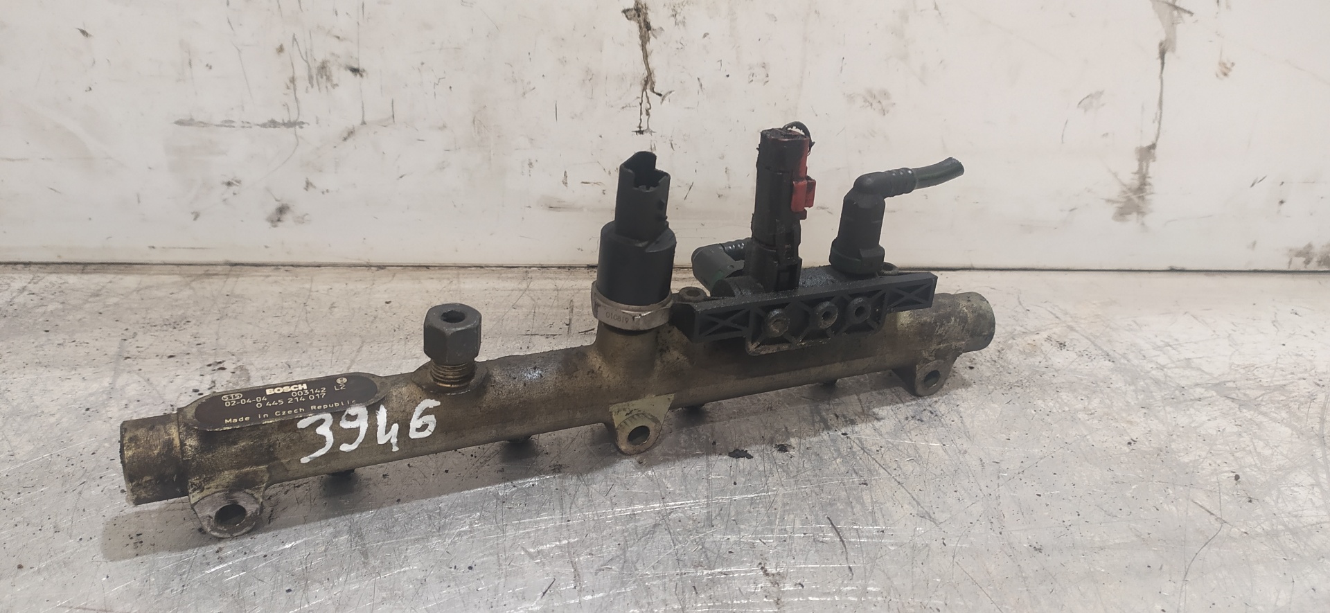 NISSAN Serena 1 generation (1991-2002) Fuel Rail 0445214017 25966121