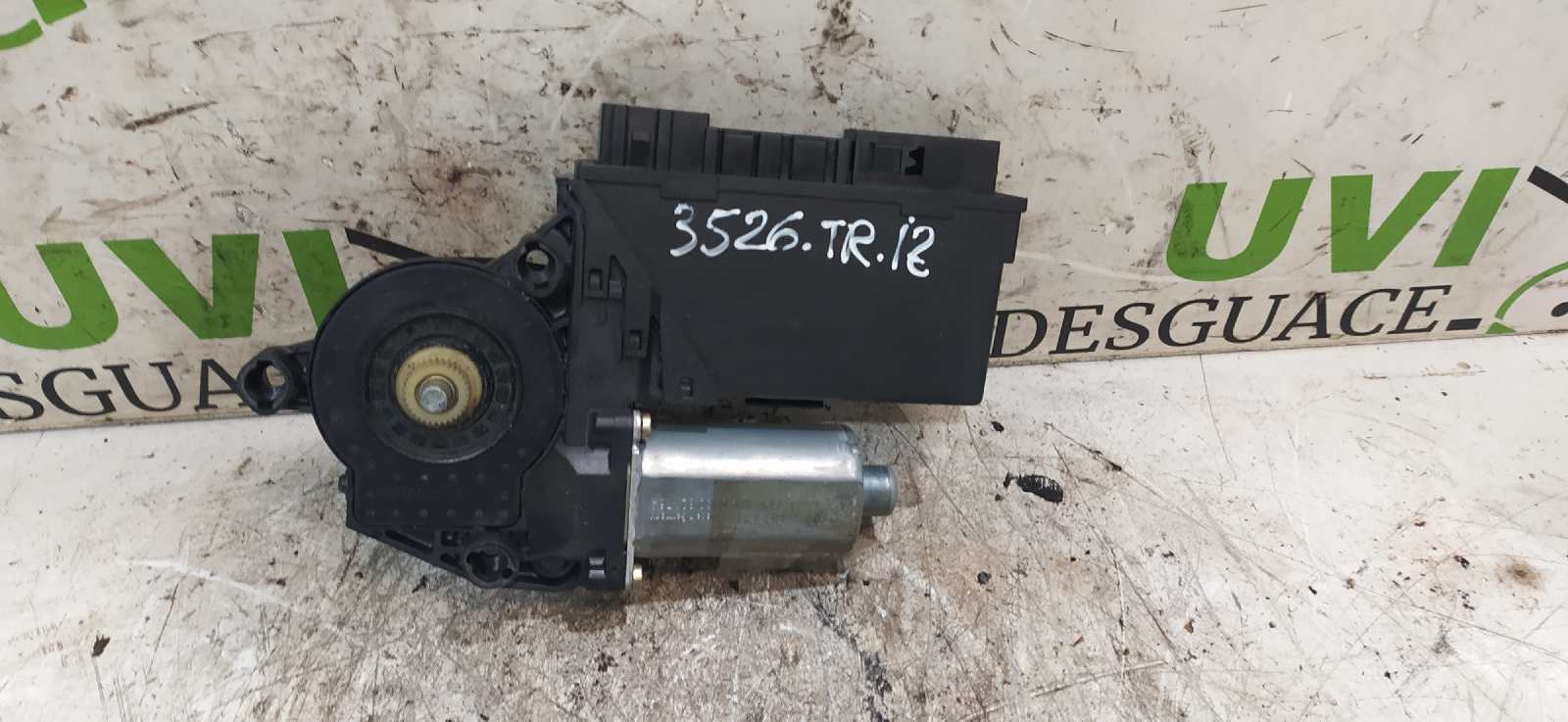 AUDI A8 D3/4E (2002-2010) Motor de control geam ușa  stânga spate 0130821764, 4E0959801A 25906712