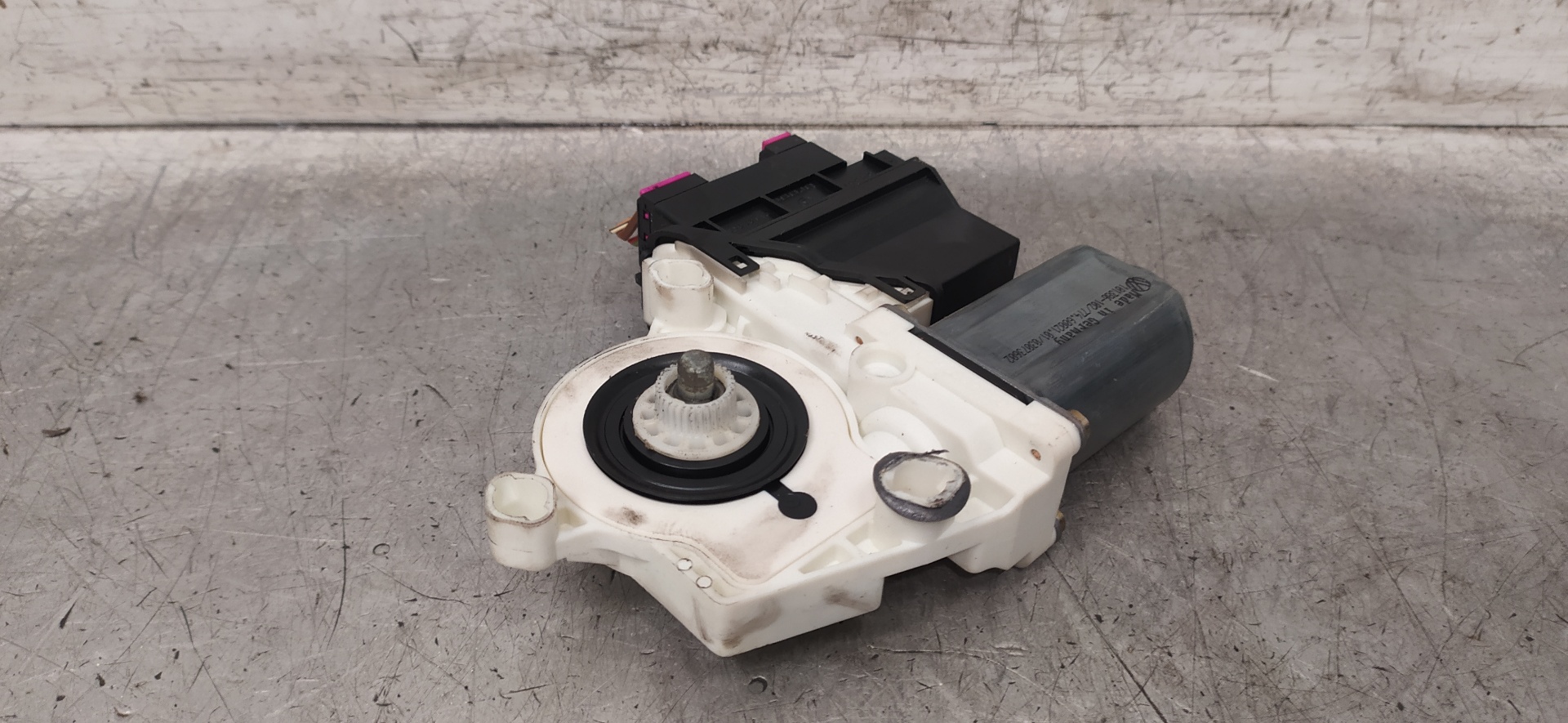 SEAT Ibiza 3 generation (2002-2008) Moteur de commande de vitre de porte avant droite 6Q2959801A 25967476