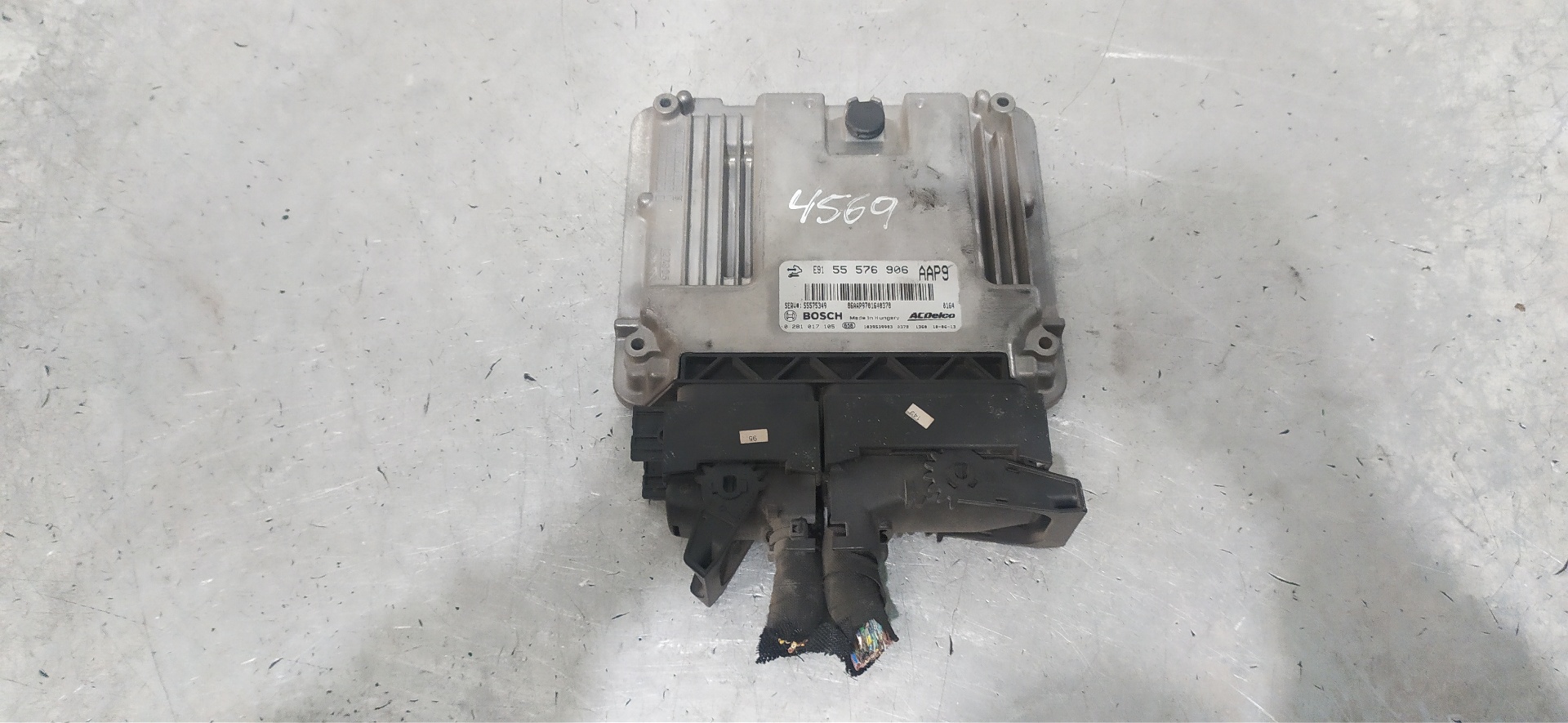 OPEL Insignia A (2008-2016) Engine Control Unit ECU 55576906, 0281017105 20120701