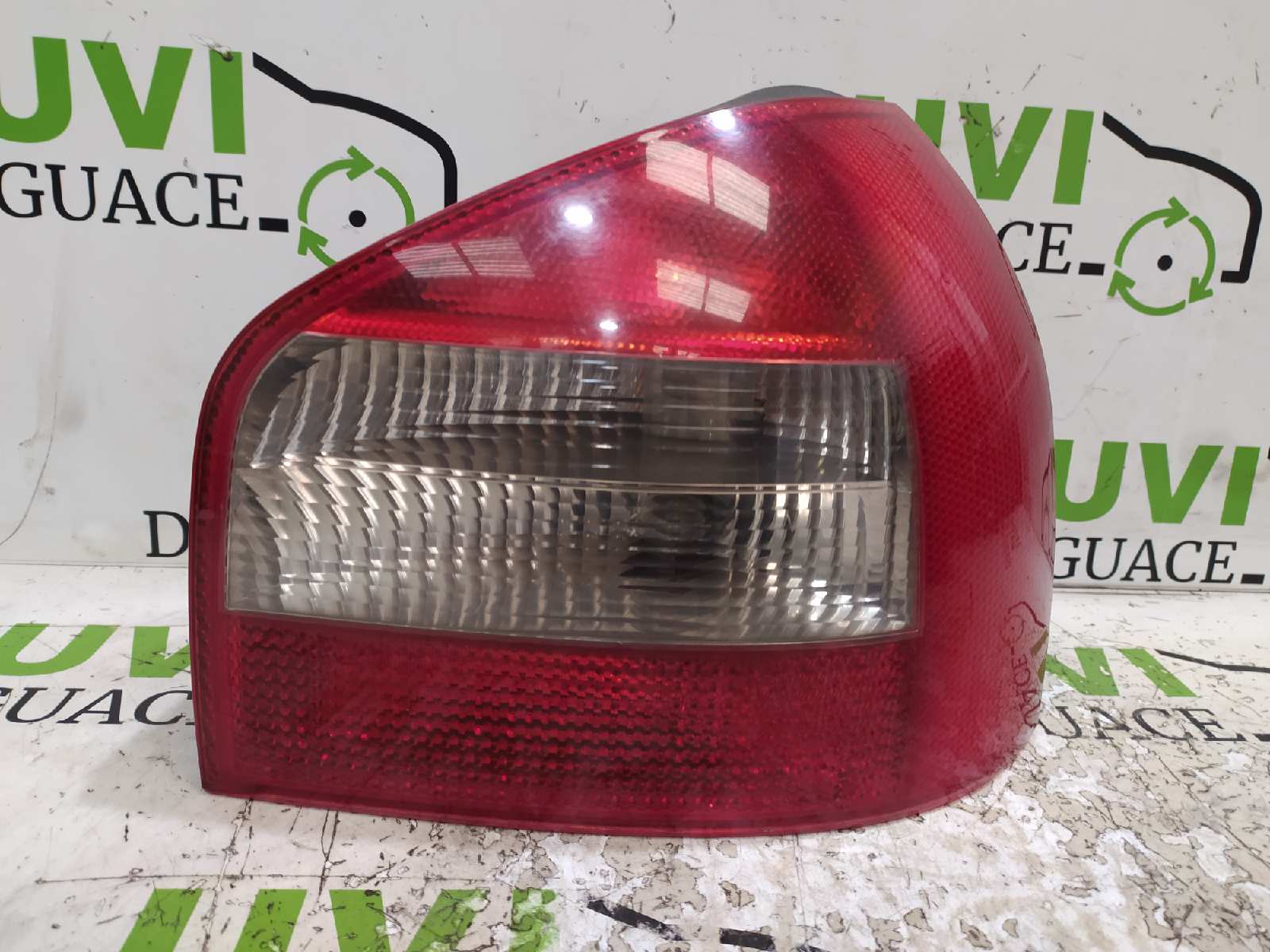 AUDI A3 8L (1996-2003) Rear Right Taillight Lamp 8L0945096B 19977615