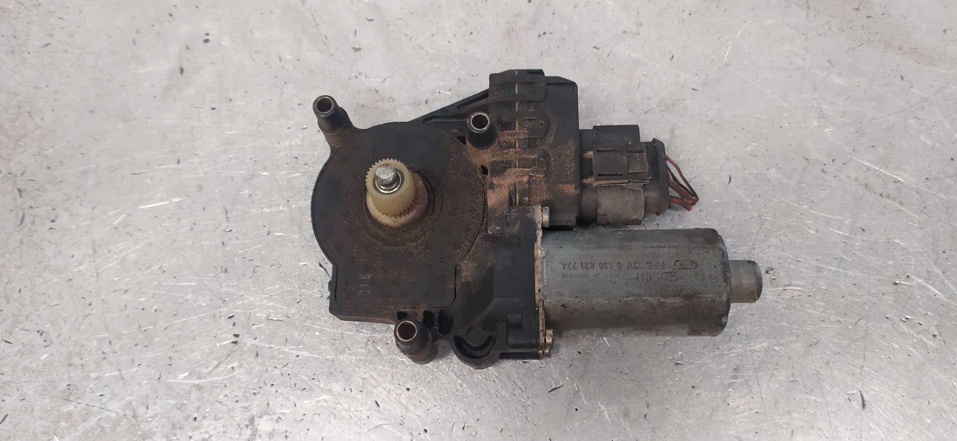 AUDI A3 8L (1996-2003) Front Right Door Window Control Motor 0130821774 20121575