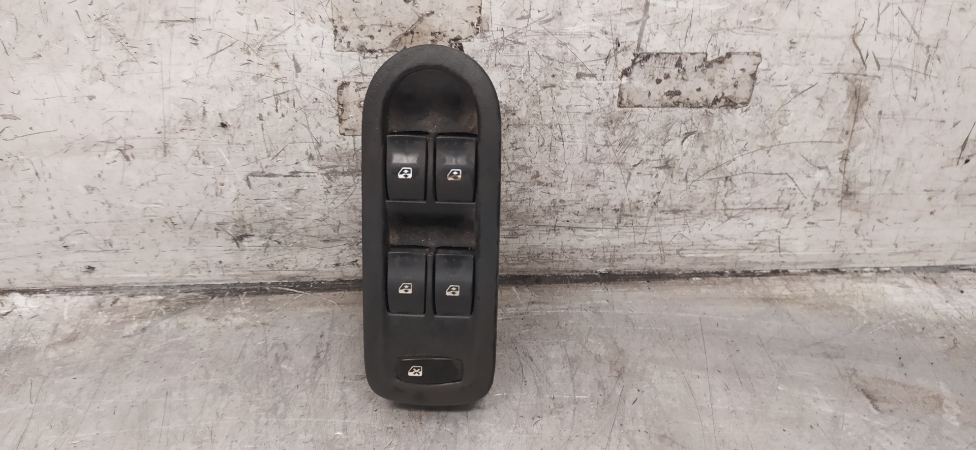 RENAULT Megane 2 generation (2002-2012) Front Left Door Window Switch 8200160693 25918048