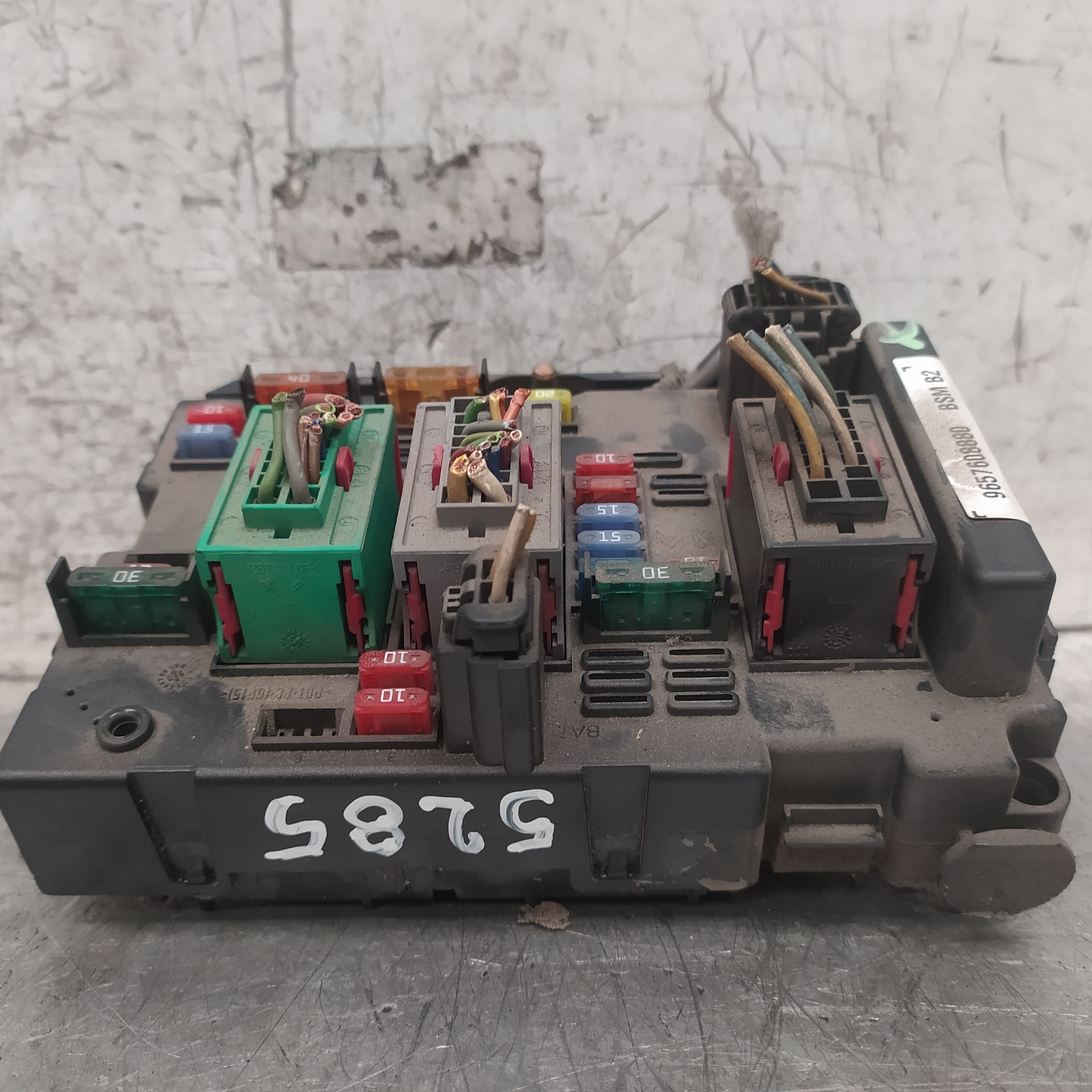 PEUGEOT Fuse Box 9657608880 25307279