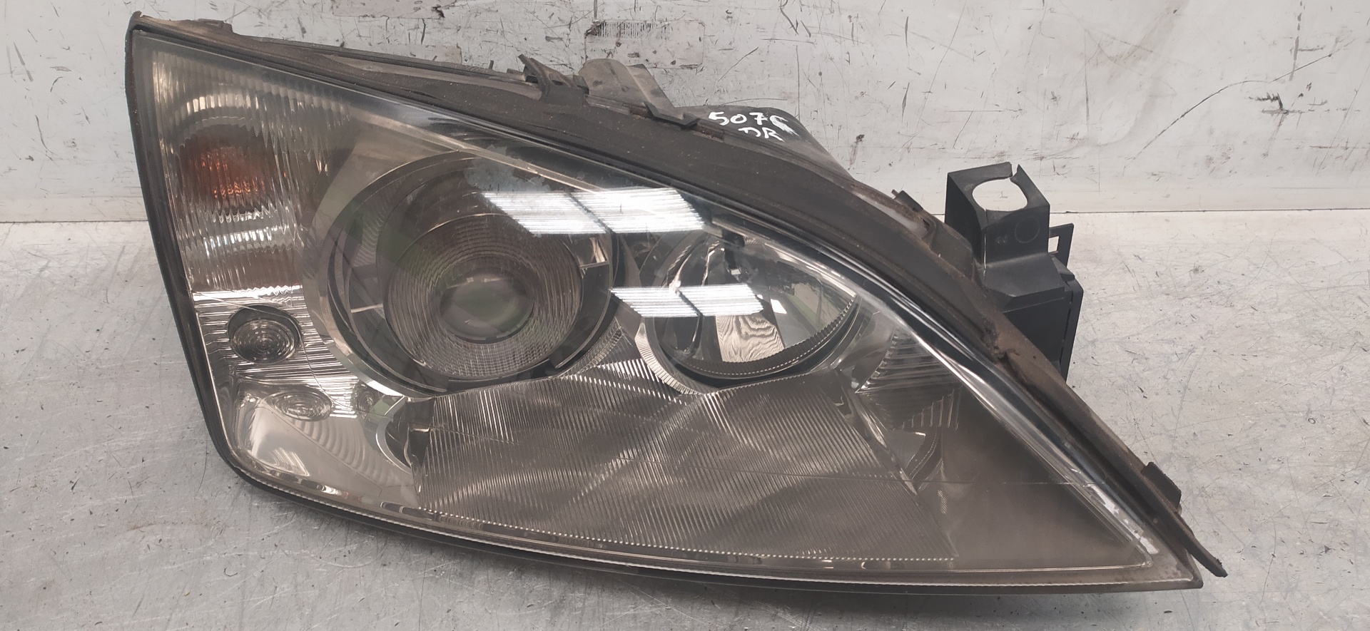 FORD Mondeo 3 generation (2000-2007) Front Right Headlight 1S7113005CK 25966856