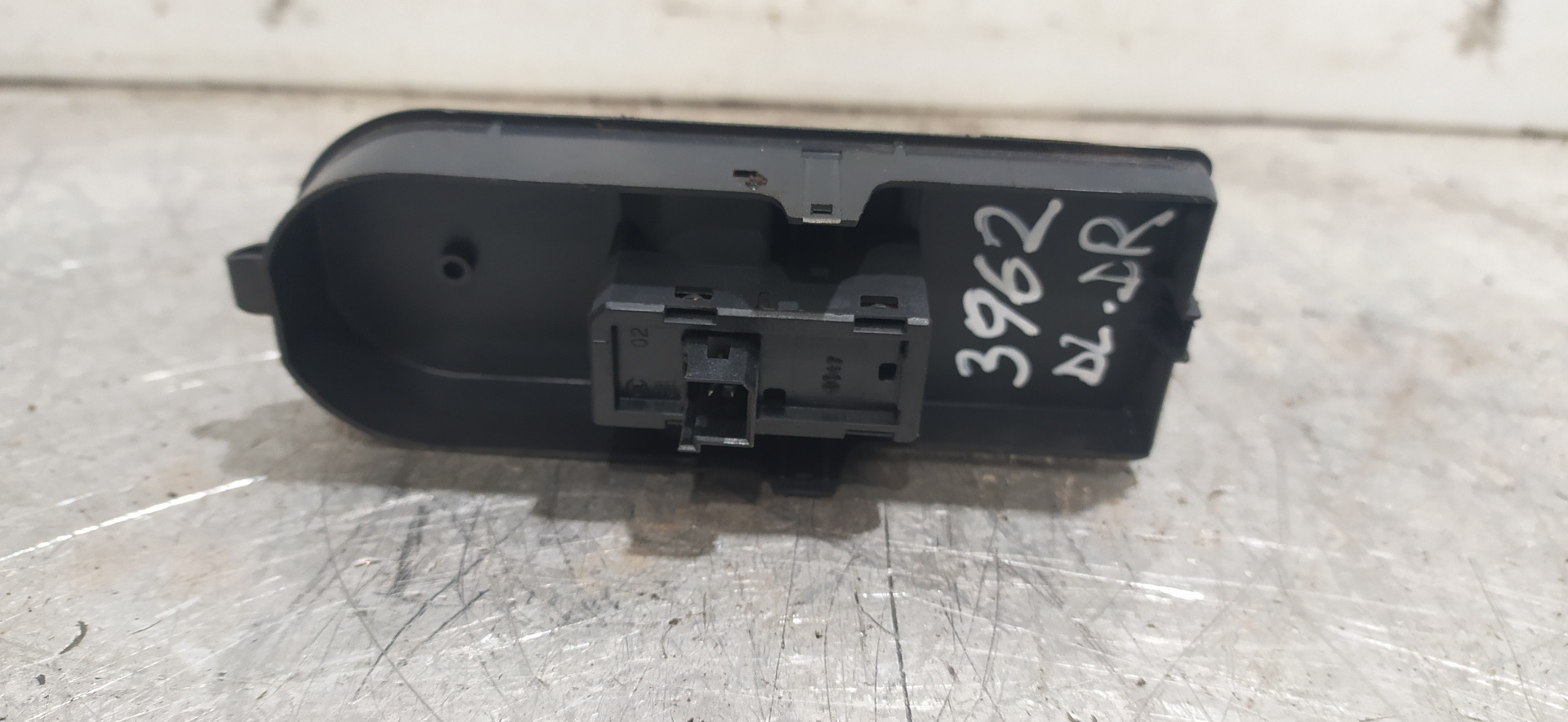 OPEL Astra H (2004-2014) Front Right Door Window Switch 13183675 25908414