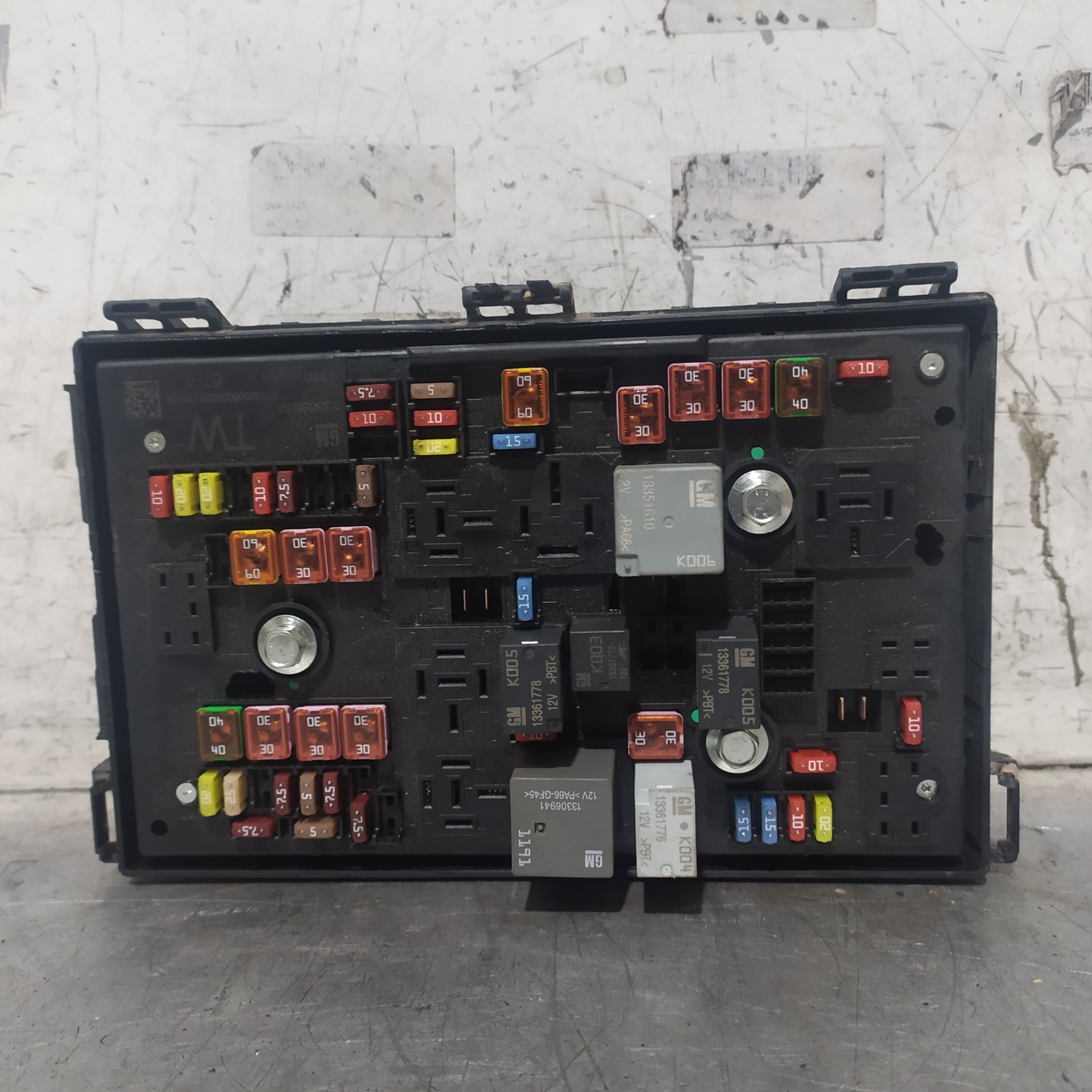 OPEL Astra J (2009-2020) Fuse Box 13368639 25917389