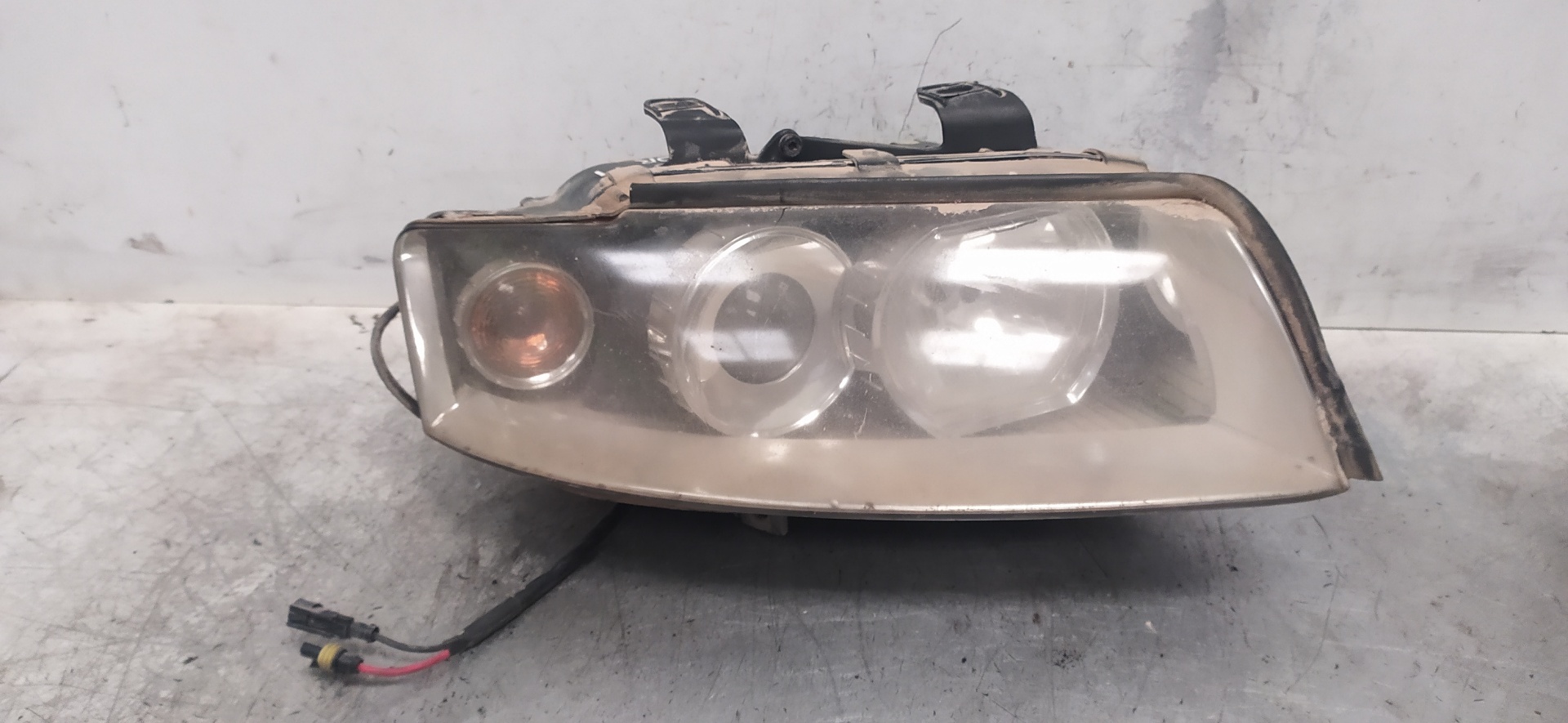 AUDI A4 B6/8E (2000-2005) Front Right Headlight 89305700 25966274