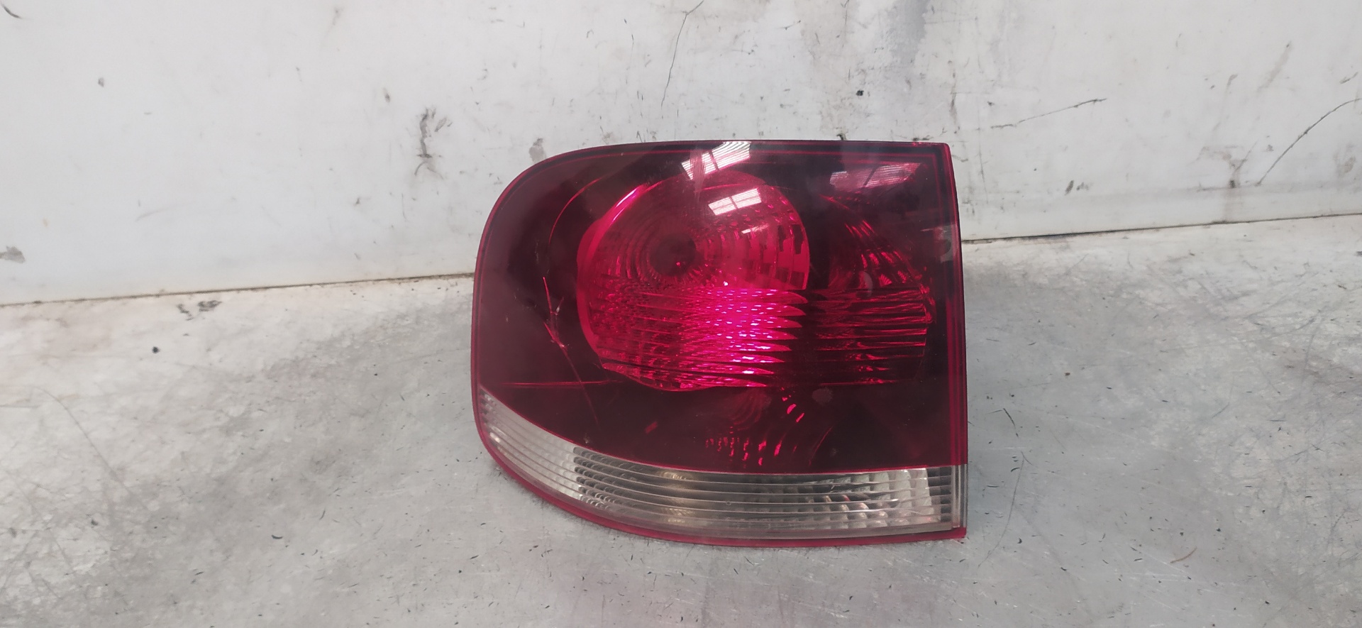 VOLKSWAGEN Touareg 1 generation (2002-2010) Rear Left Taillight 28259002 20117227