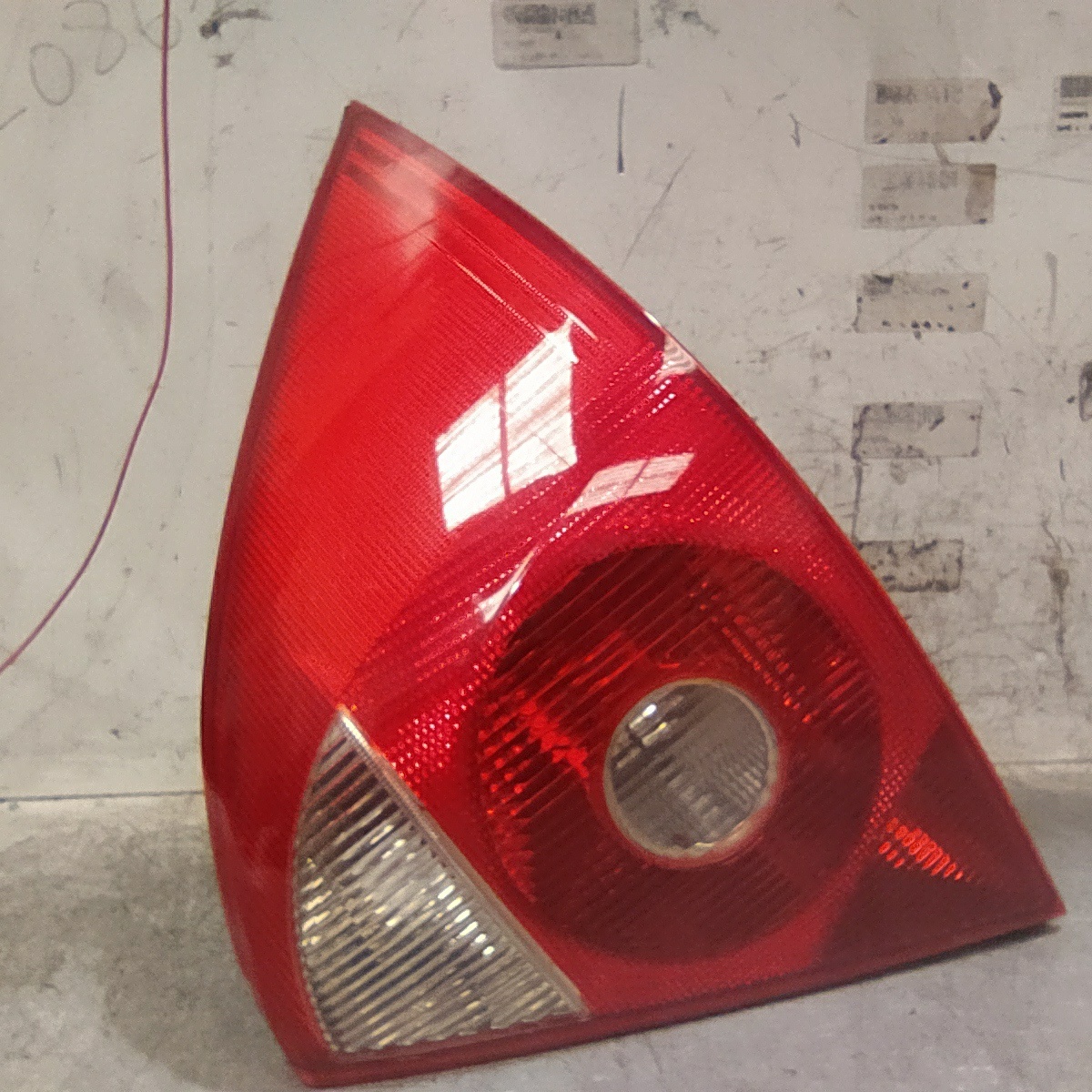 VOLKSWAGEN Rear Right Taillight Lamp 3S7113404A 25368723