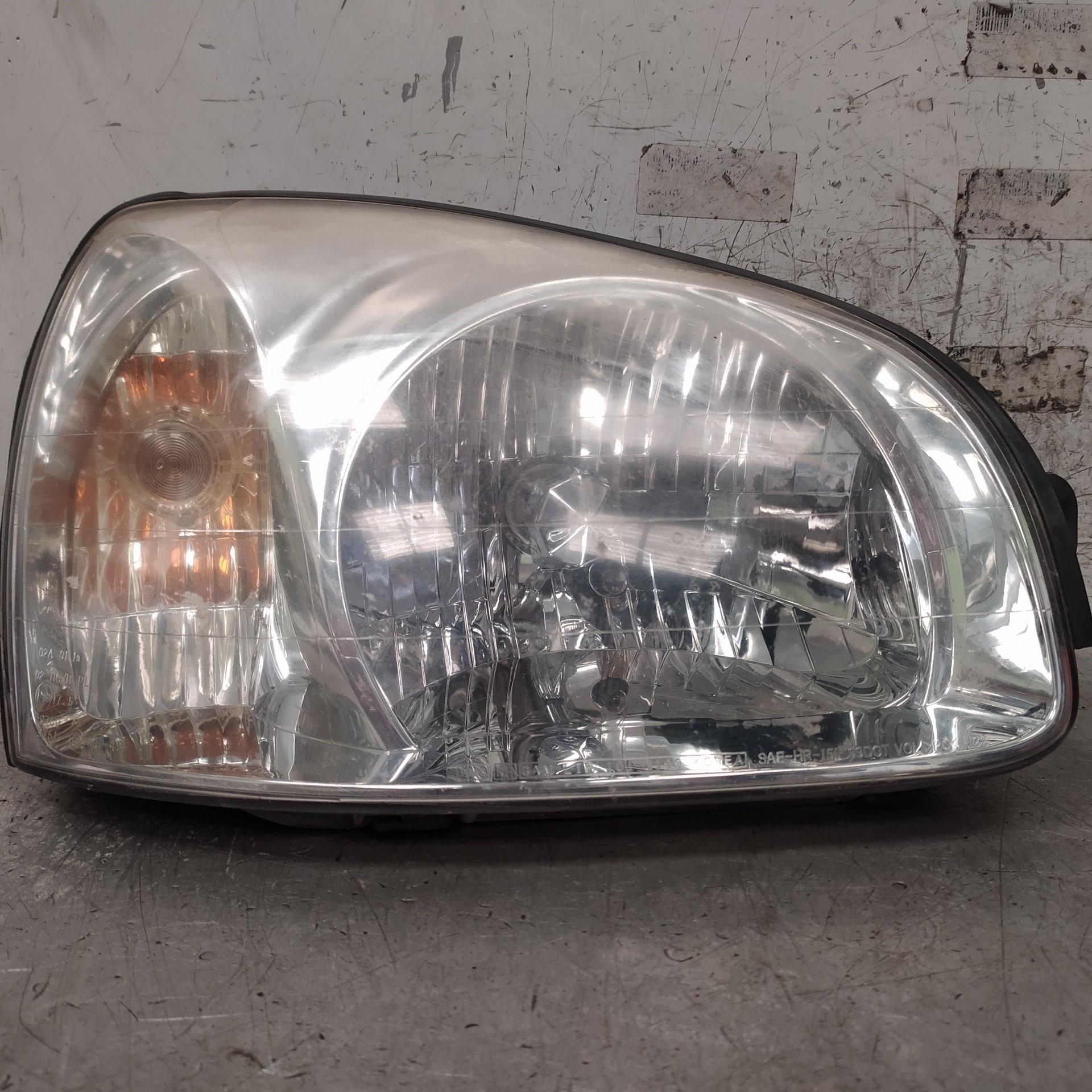 HYUNDAI Santa Fe SM (2000-2013) Front Right Headlight B035L14 25917415