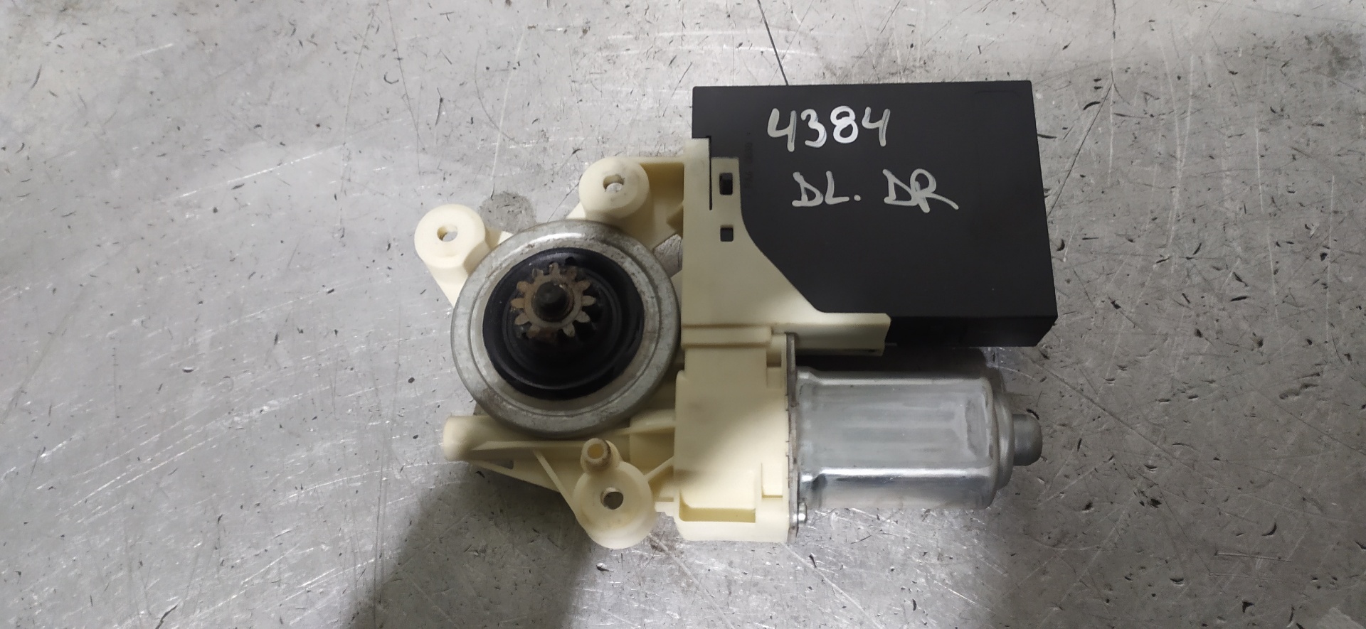 VOLVO S40 2 generation (2004-2012) Front Right Door Window Control Motor 30773907AA 20115133