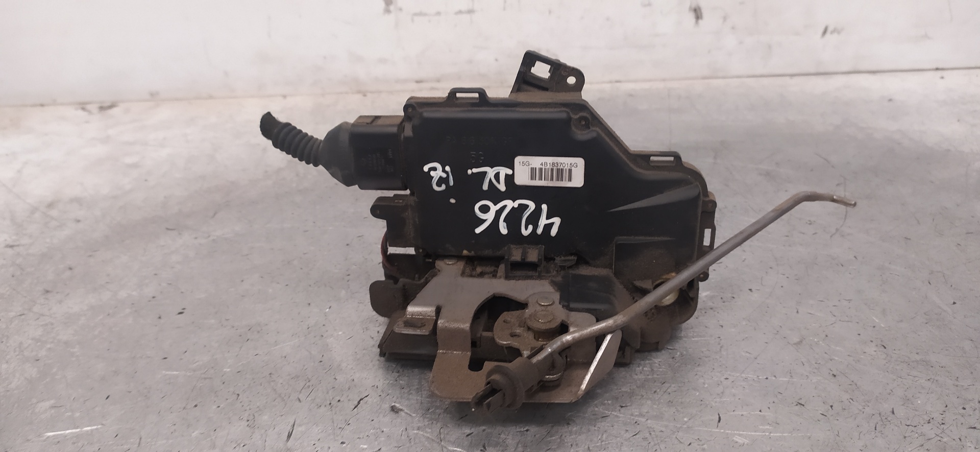 AUDI A4 B6/8E (2000-2005) Front Left Door Lock 4B1837015G 20102010