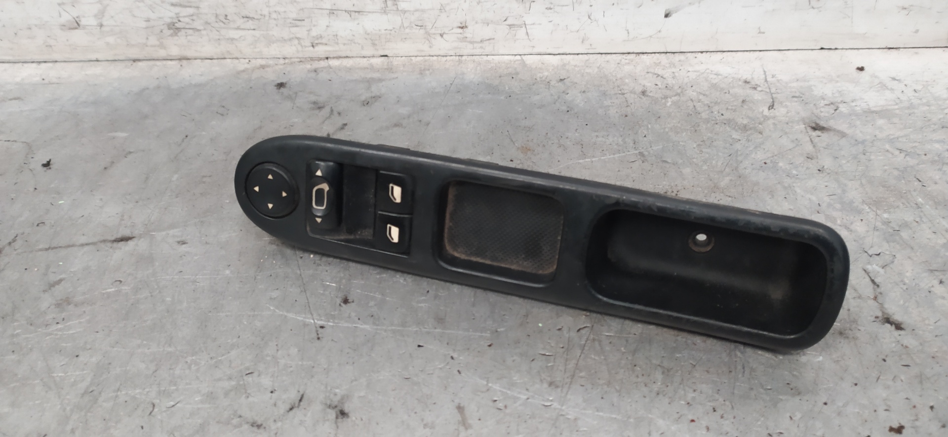 PEUGEOT 307 1 generation (2001-2008) Front Left Door Window Switch 96351622XT 25916828