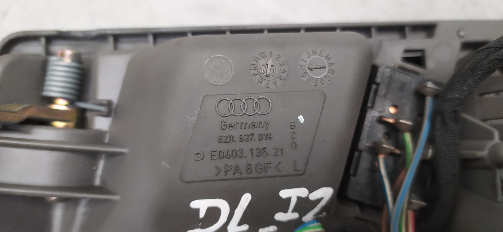 AUDI A2 8Z (1999-2005) Cadre de poignée intérieure de porte avant gauche 8Z0837019 25967222