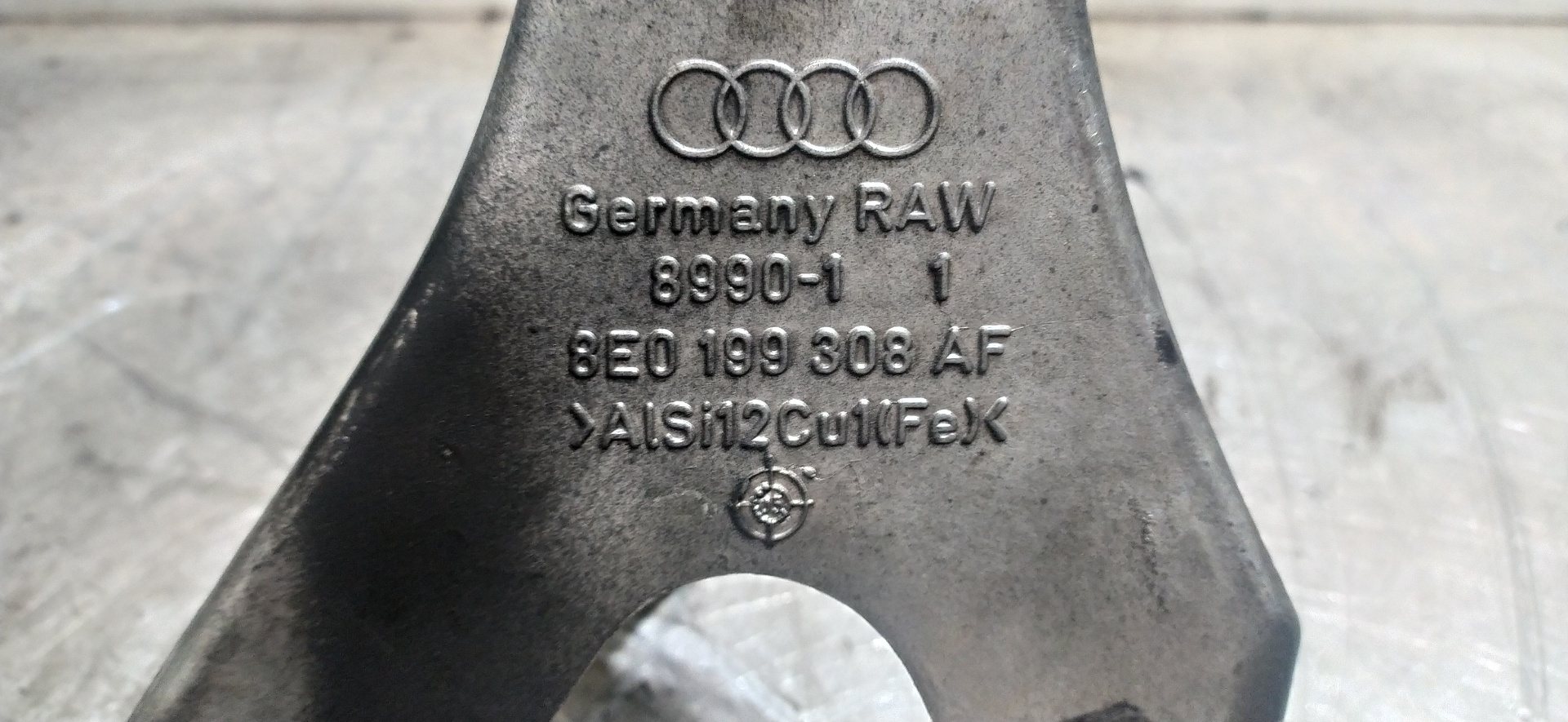 AUDI A4 B6/8E (2000-2005) Dešinė variklio pagalvė 8E0199308AF,899011 20086128