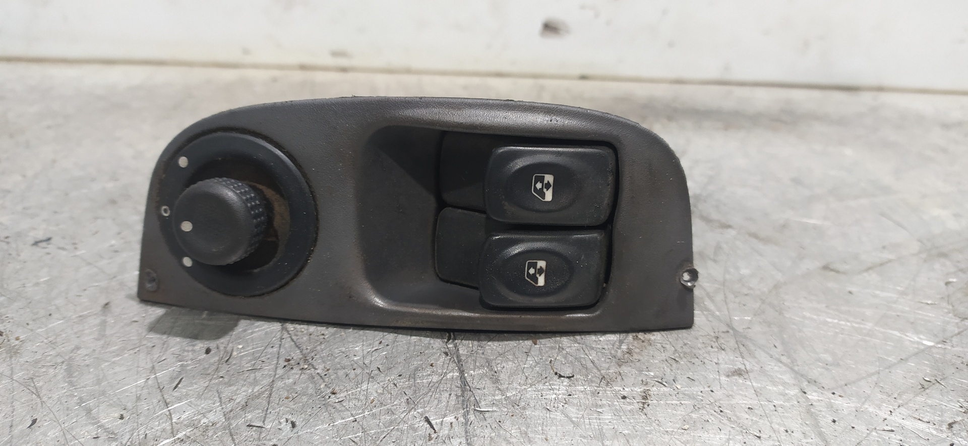 SAAB 9-3 2 generation (2002-2014) Front Left Door Window Switch 7700841069 25908184