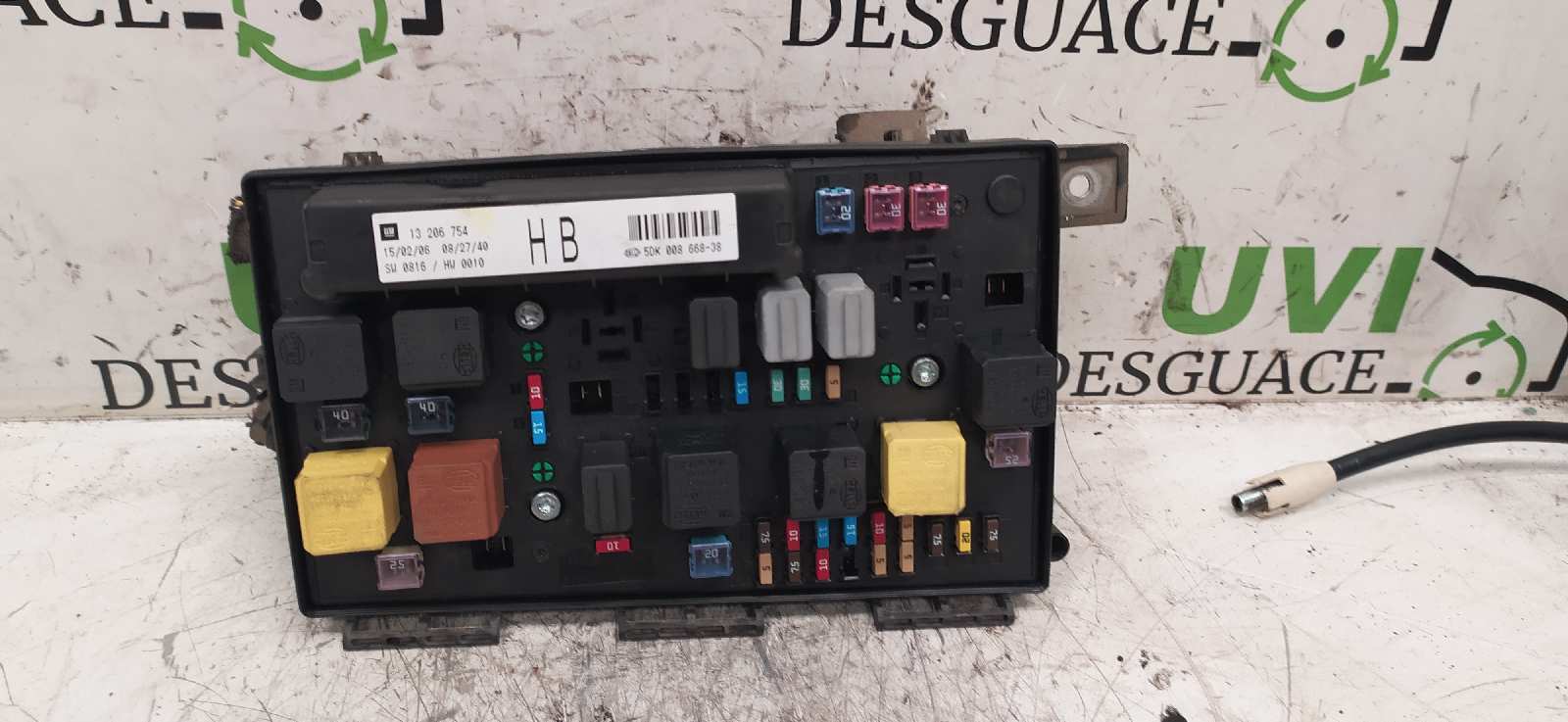 OPEL Astra J (2009-2020) Fuse Box 13206754 20010726