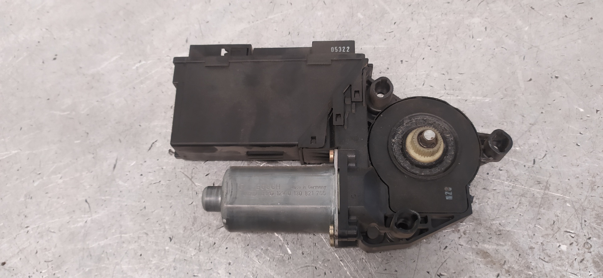 AUDI A4 B6/8E (2000-2005) Moteur de lève-vitre de porte avant gauche 8E1959801B, 0130821765 20101979