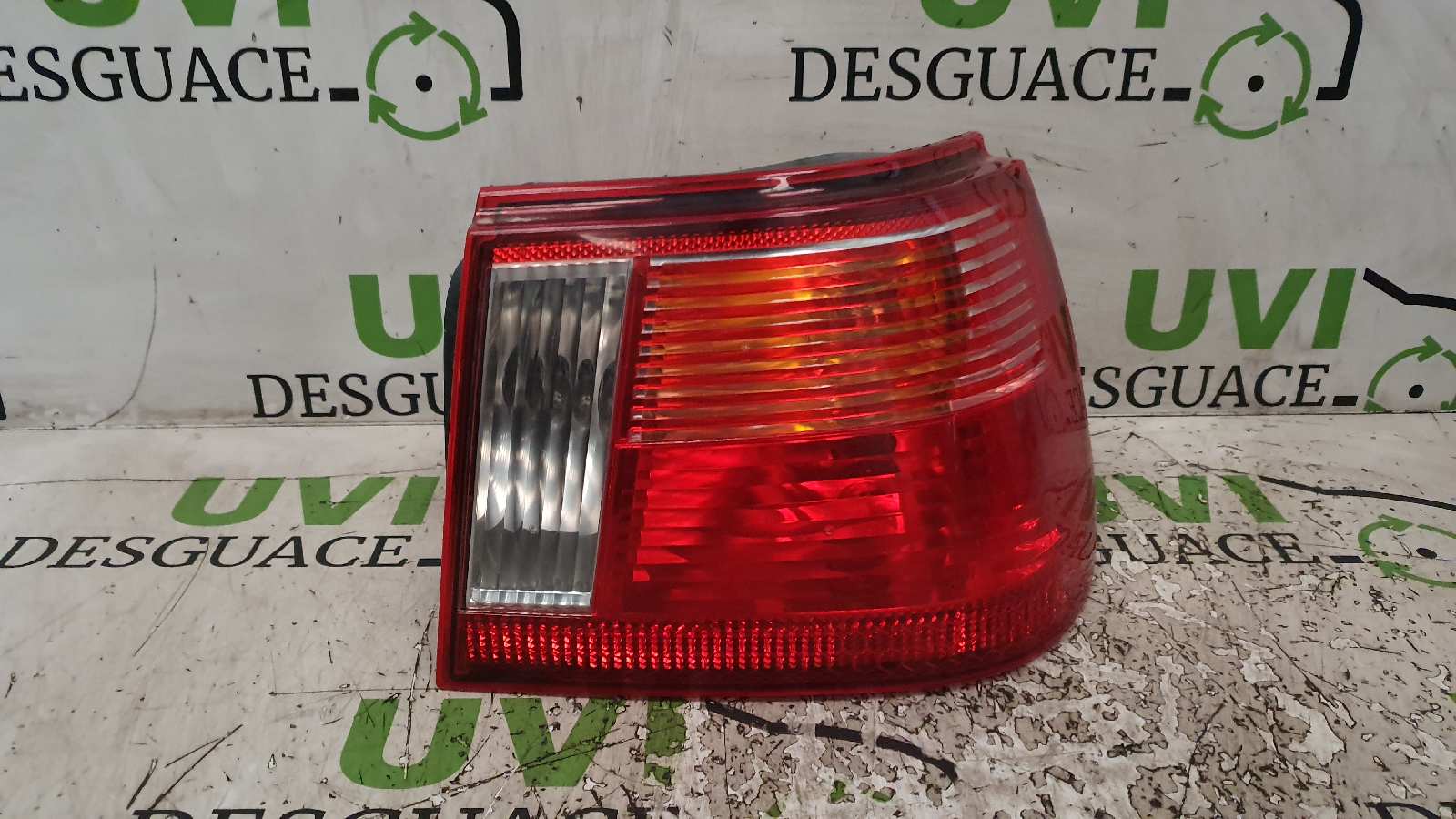 SEAT Cordoba 1 generation (1993-2003) Galinis dešinys žibintas 6K6945096J,6K6945112G 19972927