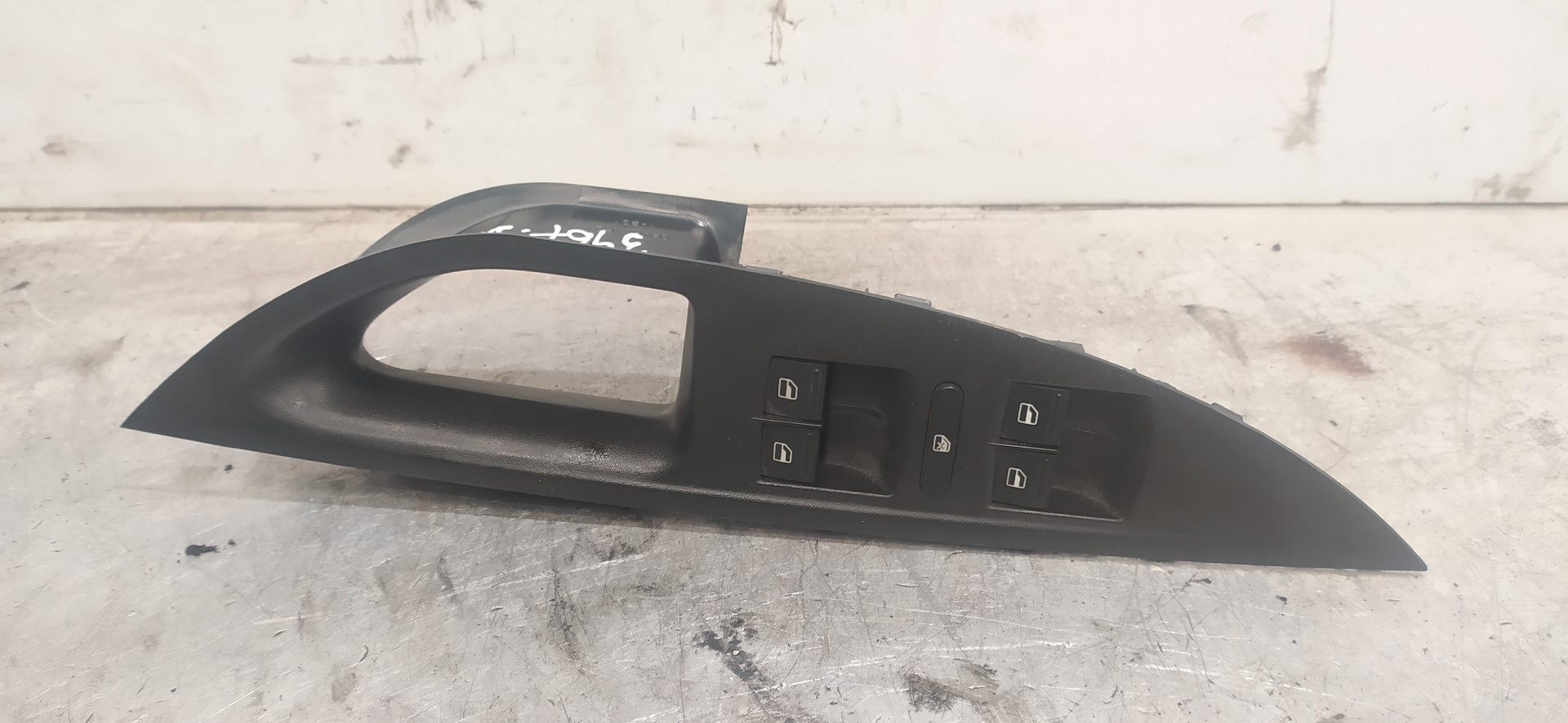 SEAT Toledo 3 generation (2004-2010) Front Left Door Window Switch 5P1867171A 20078344