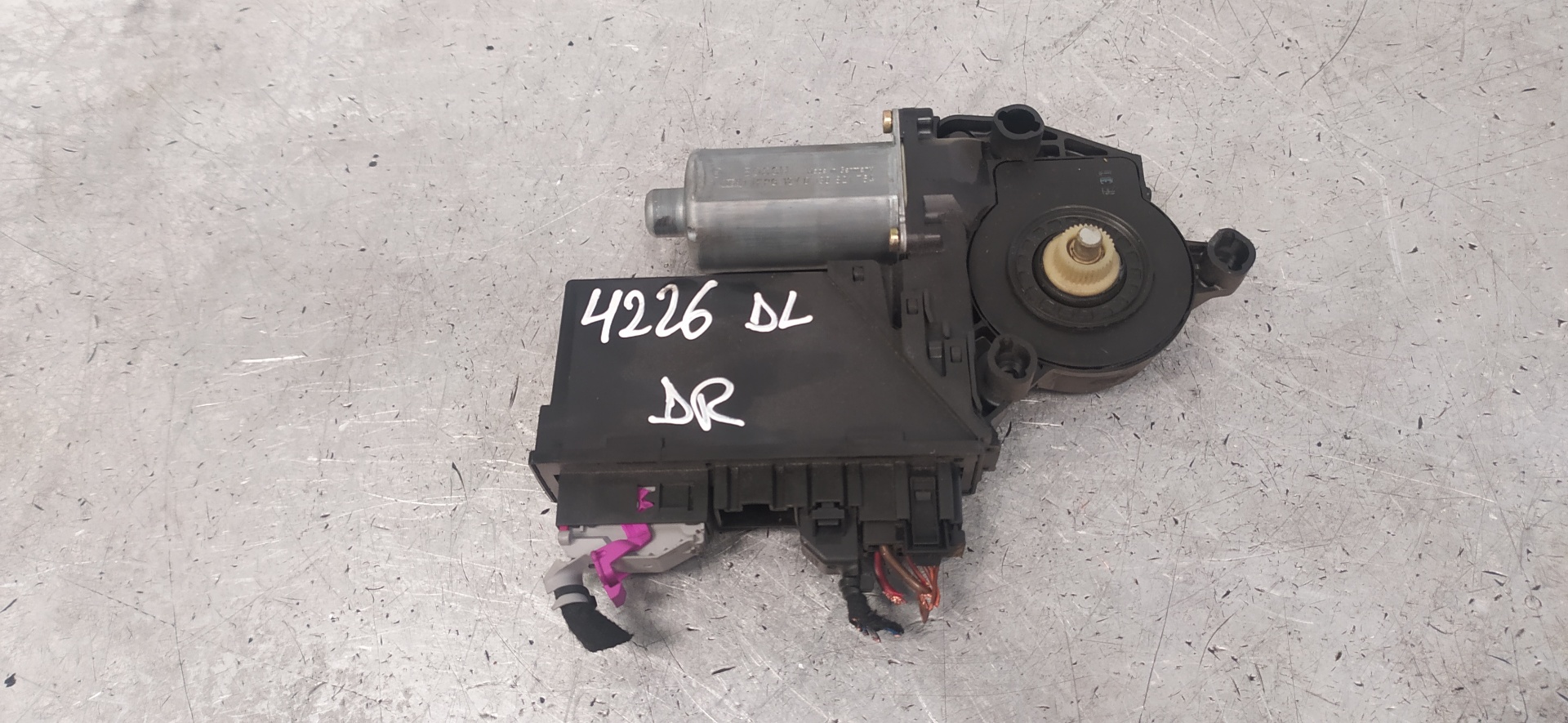 AUDI A4 B6/8E (2000-2005) Motor de control geam ușă dreapta față 8E1959802B, 0130821764 20101355