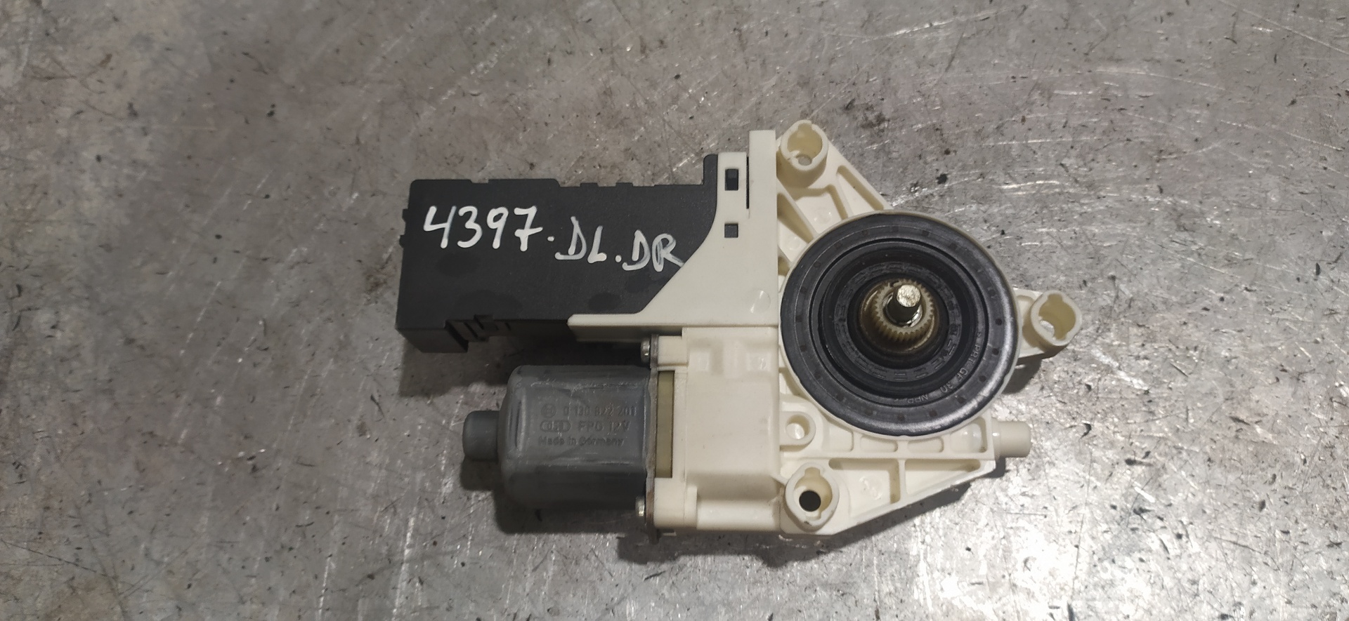 PEUGEOT 407 1 generation (2004-2010) Front Right Door Window Control Motor 0130822201, 994651102, 1137328127 20111131