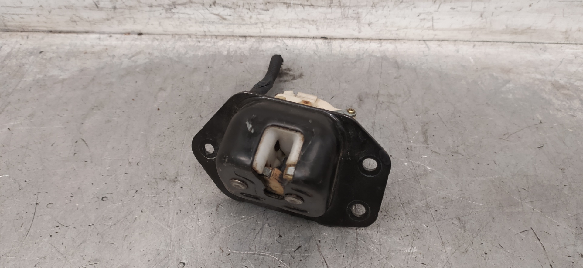 NISSAN Note 1 generation (2005-2014) Aizmugurējā bagāžnieka slēdzene 24867847