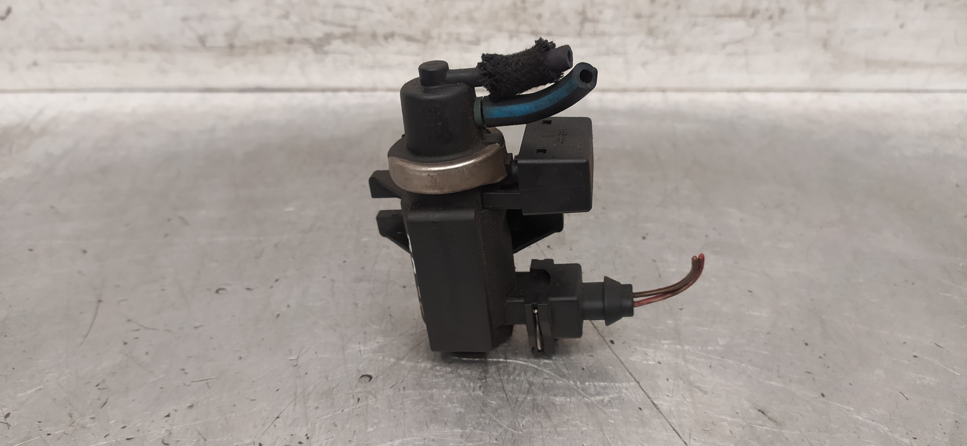 BMW 5 Series E39 (1995-2004) Solenoidový ventil 2247906 25967590