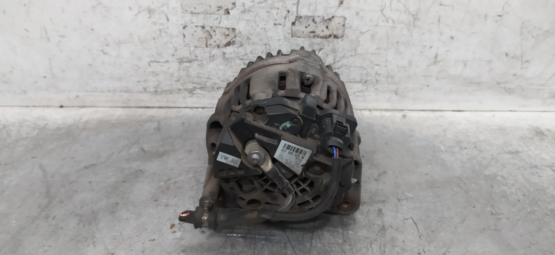 VOLKSWAGEN Polo 4 generation (2001-2009) Alternator 037903025M 25035527