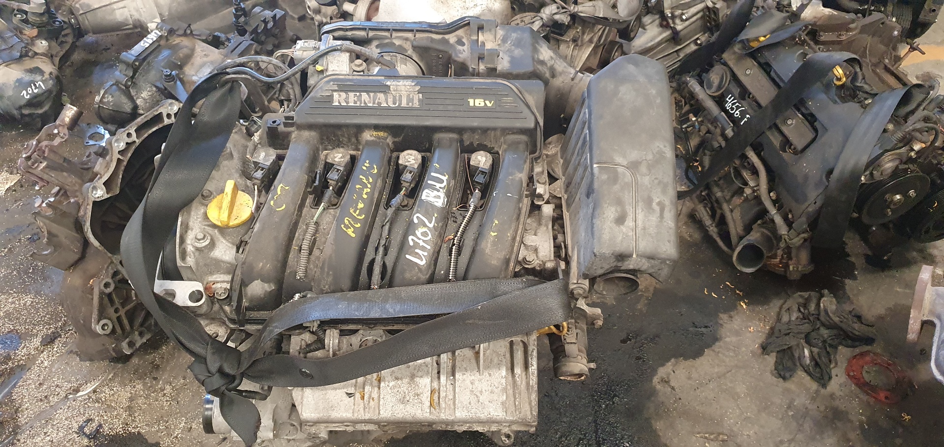 RENAULT Megane 2 generation (2002-2012) Variklis K4J740 20125885