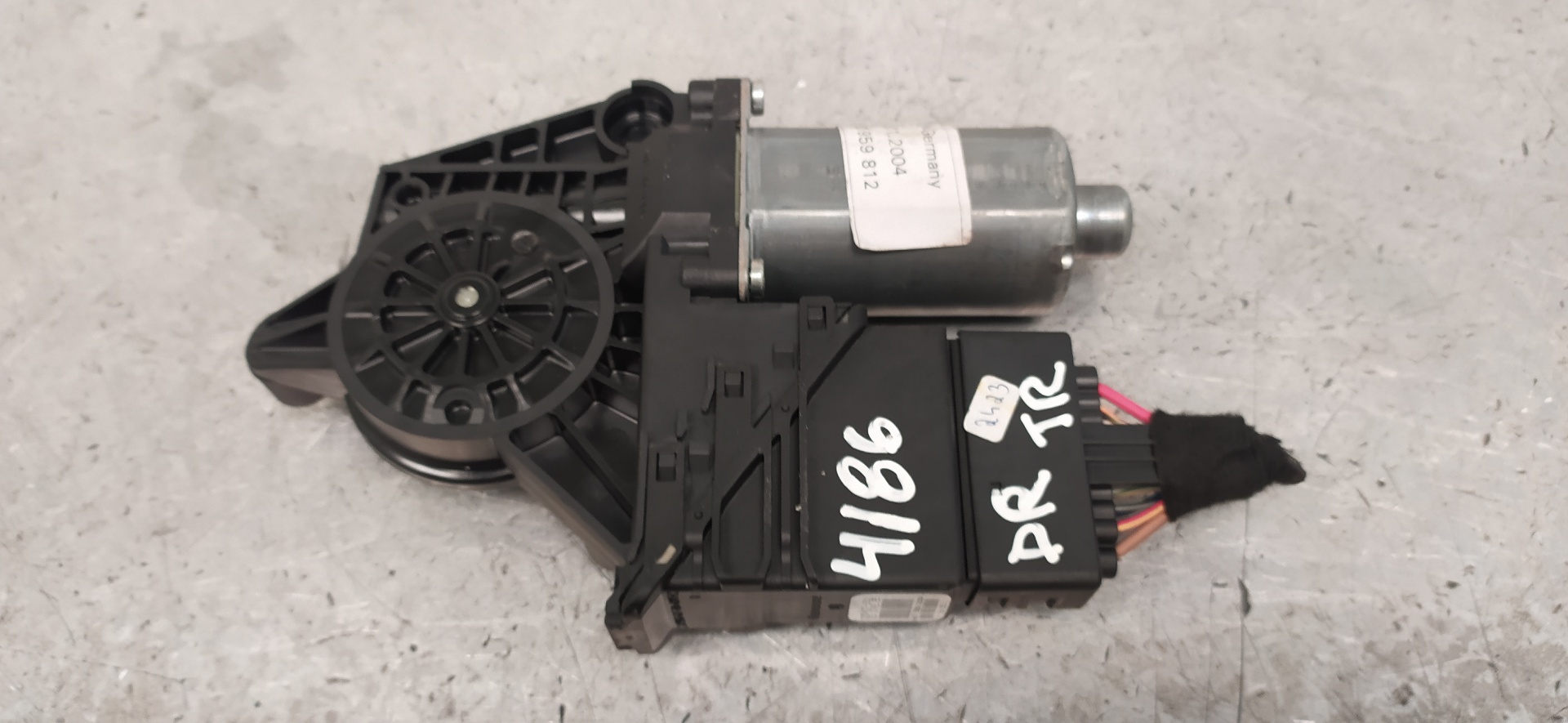 VOLKSWAGEN Passat B5 (1996-2005) Rear Right Door Window Control Motor 1C0959812,0130821696 20097052