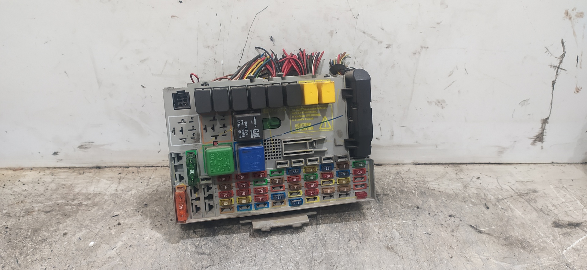 OPEL Astra H (2004-2014) Fuse Box 24412497 25908305