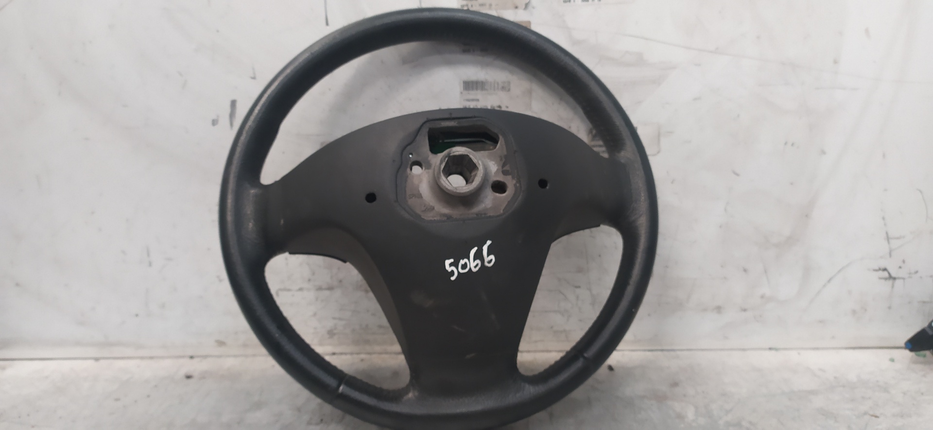 VOLVO V50 1 generation (2003-2012) Steering Wheel 23392096