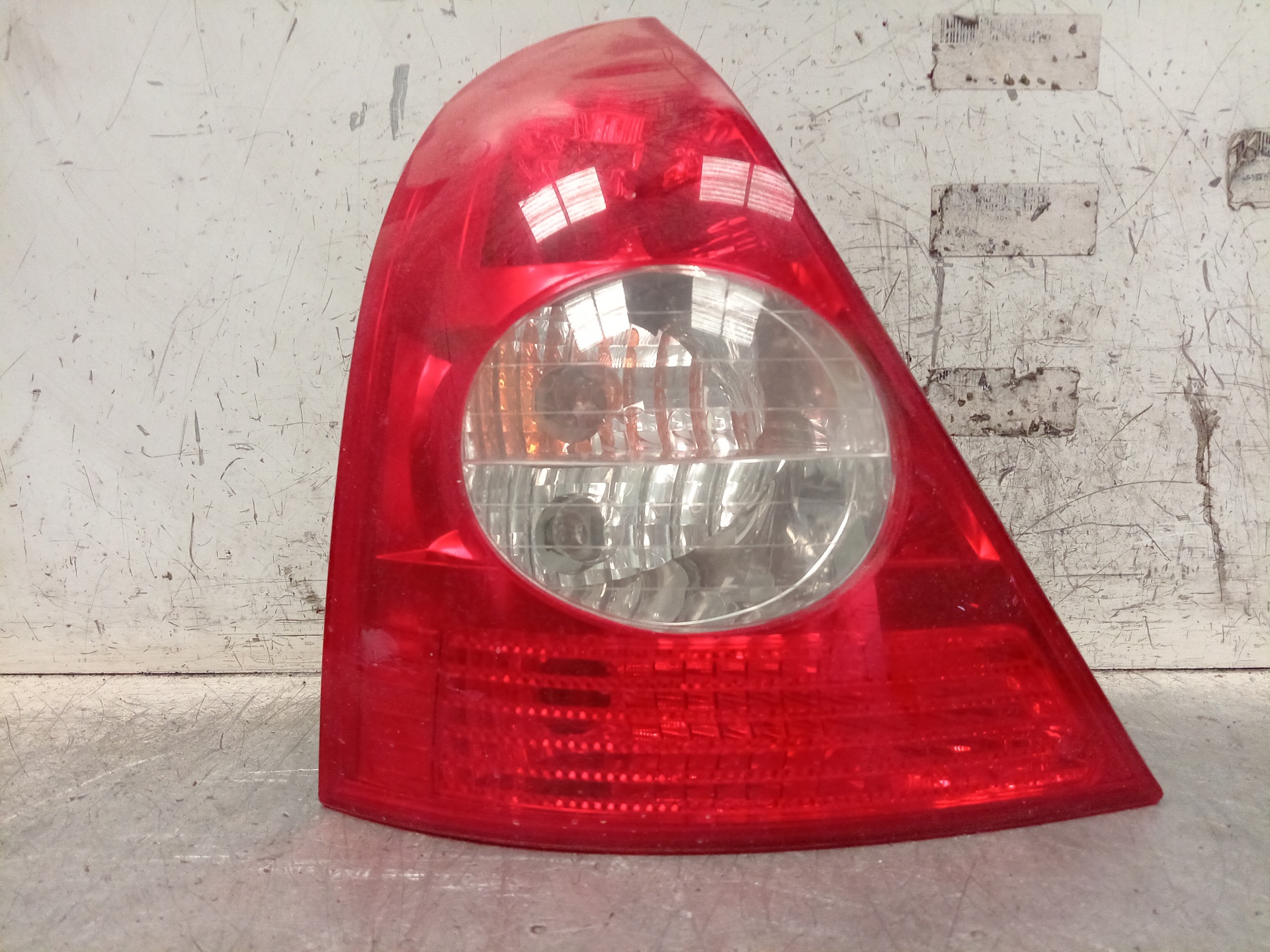 RENAULT Clio 3 generation (2005-2012) Rear Left Taillight 89023922 25917468