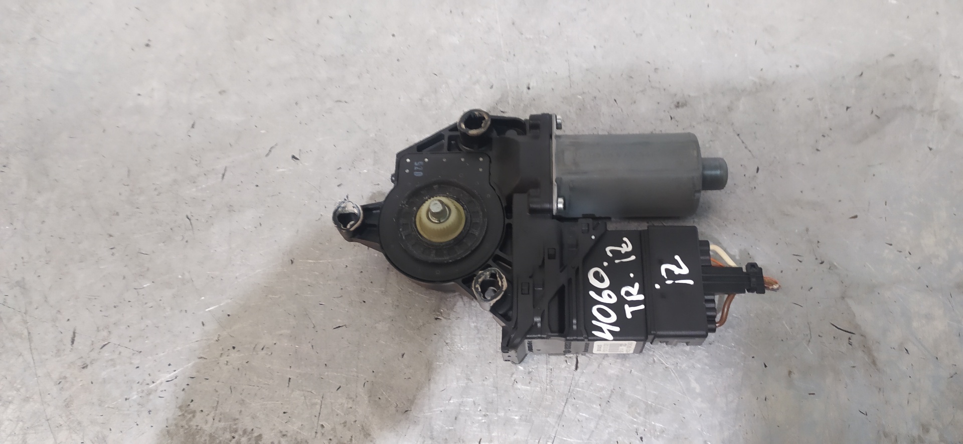 VOLKSWAGEN Golf Plus 2 generation (2009-2014) Rear Left Door Window Control Motor 5M0839401B 20116894