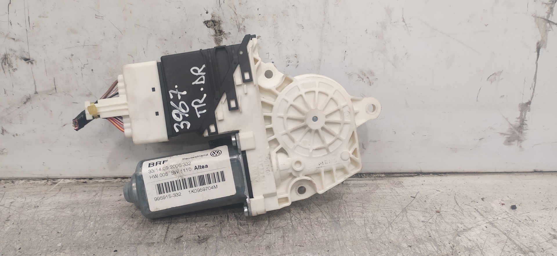 SEAT Toledo 3 generation (2004-2010) Motor de control geam ușă  dreapta spate 1K0959704M 20078325