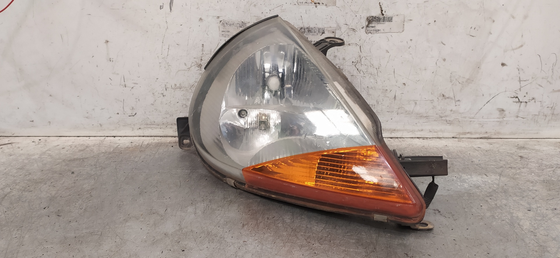 FORD Ka 1 generation (1996-2008) Front Right Headlight 25967578