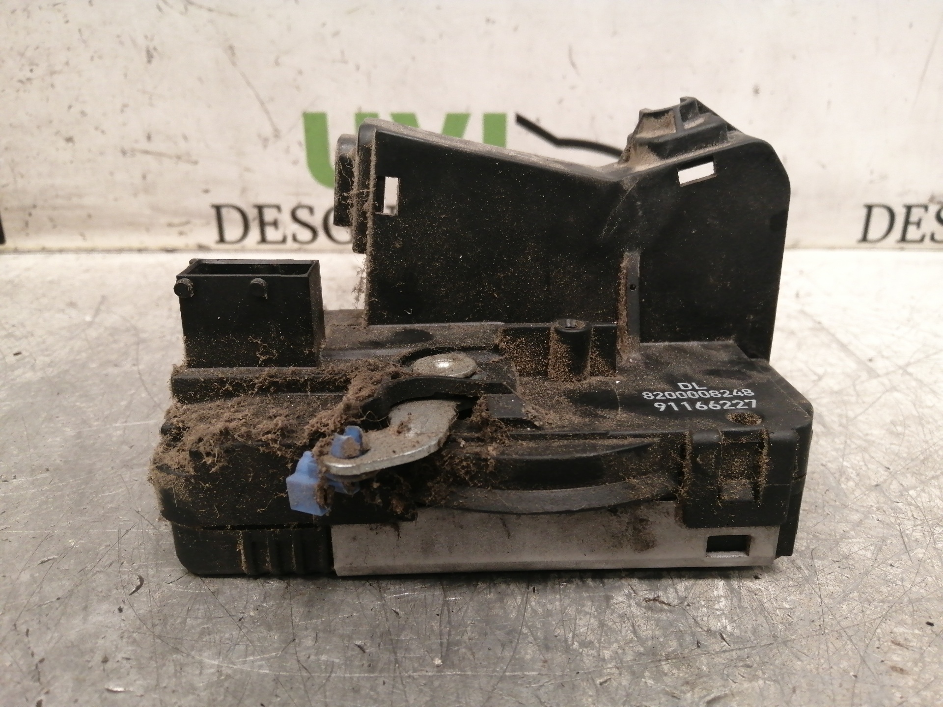 RENAULT Front Right Door Lock 8200008248 25907702