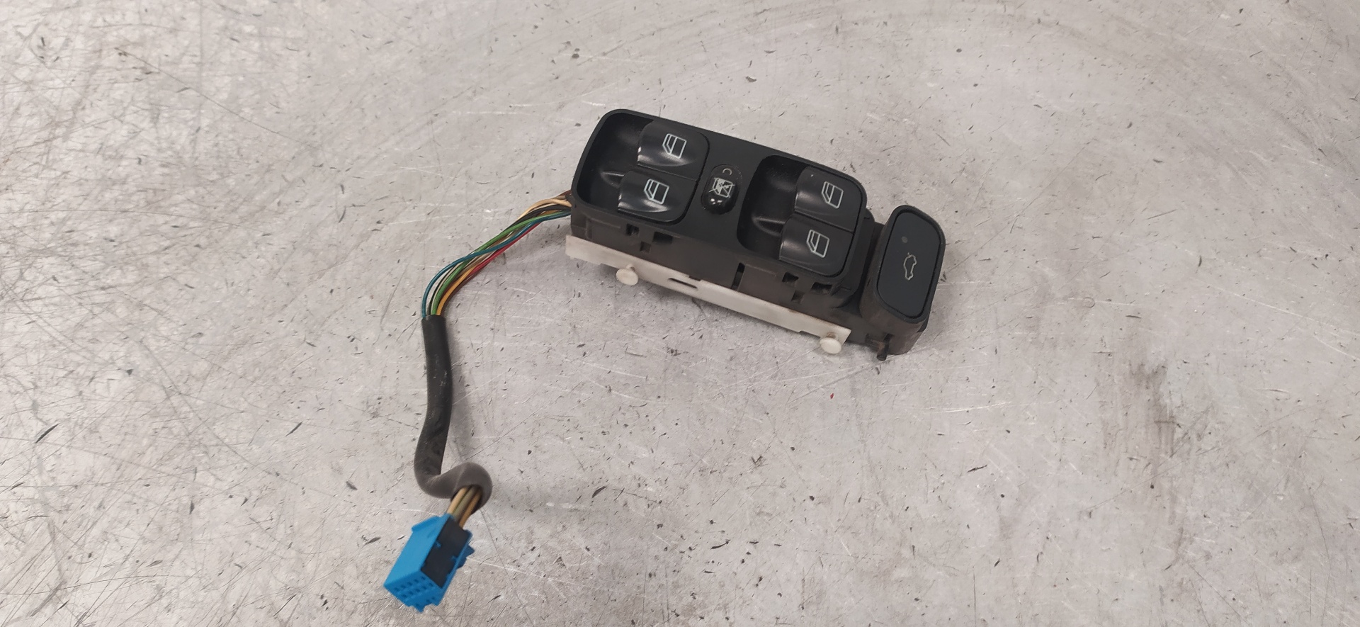 MERCEDES-BENZ C-Class W203/S203/CL203 (2000-2008) Front Left Door Window Switch A2038210679 23384686