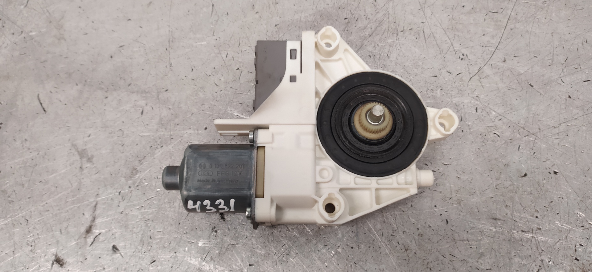 VAUXHALL 407 1 generation (2004-2010) Moteur de commande de vitre de porte arrière gauche 0130822201 20104143