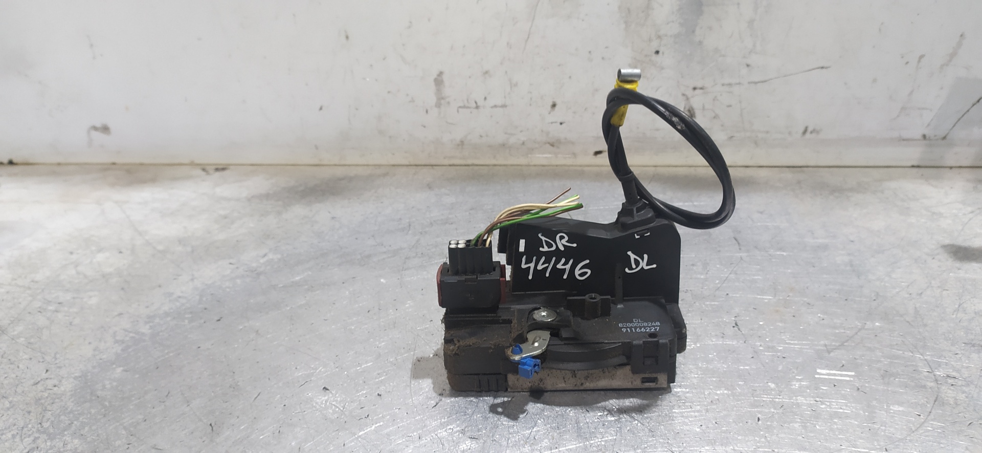 OPEL Vivaro A (2002-2006) Front Right Door Lock 8200008248 20113562