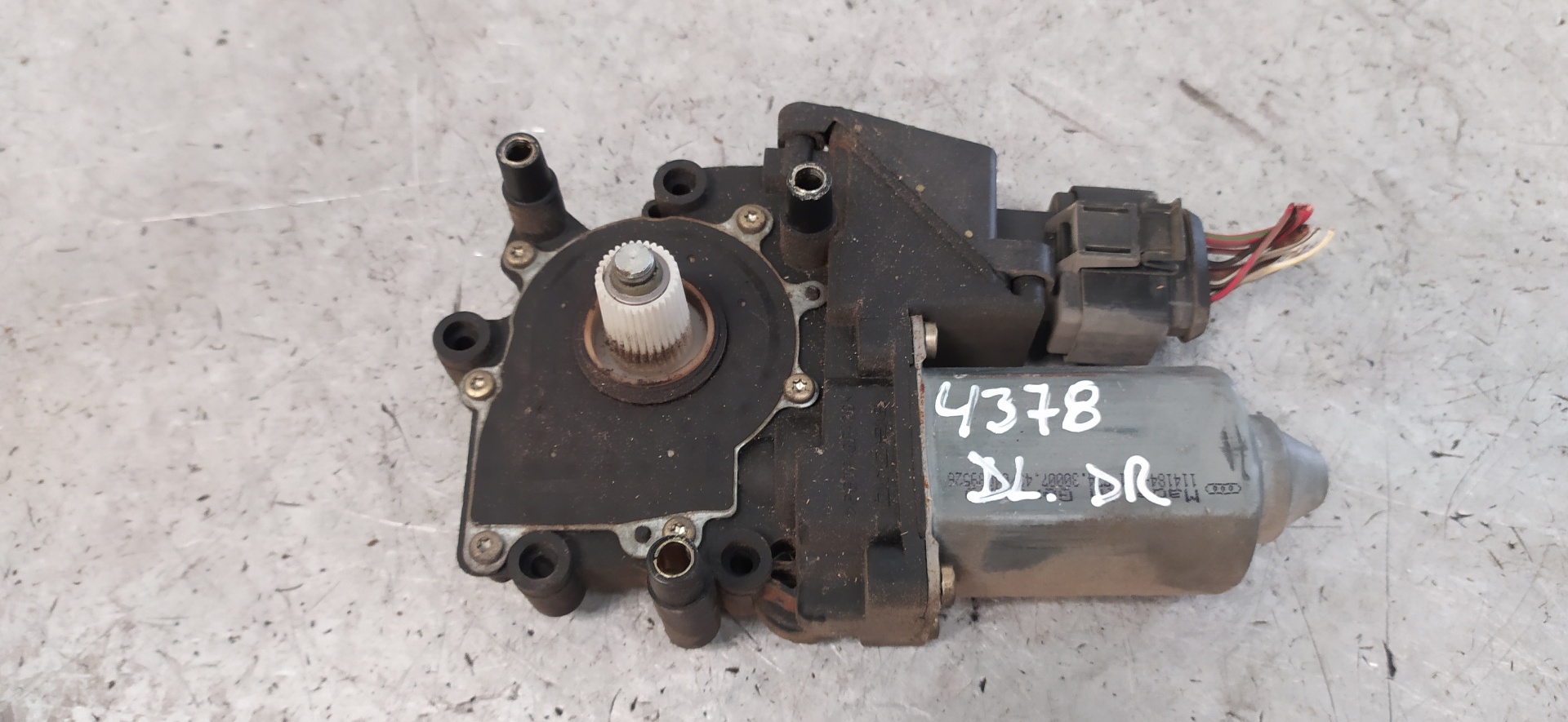 AUDI A4 B5/8D (1994-2001) Front Right Door Window Control Motor 8D0959802D 20108629