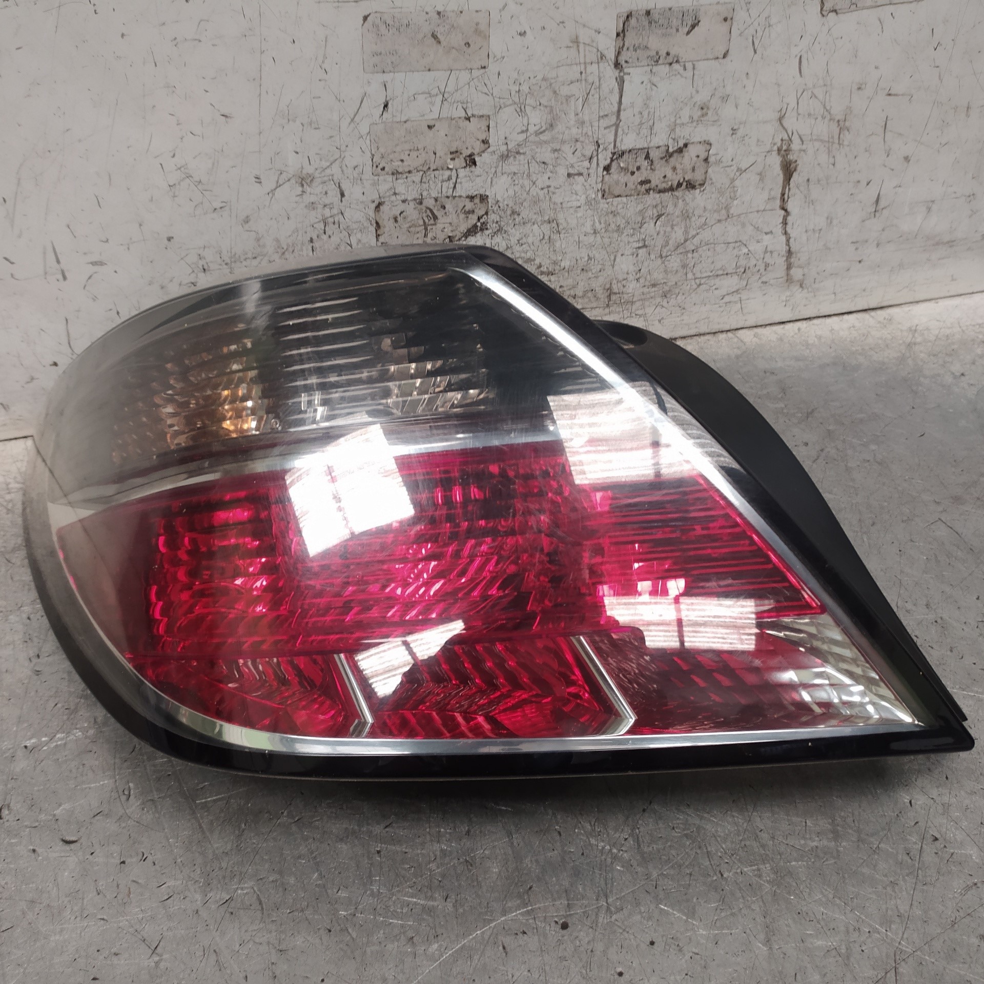 OPEL Astra H (2004-2014) Rear Left Taillight 342691834 25583651