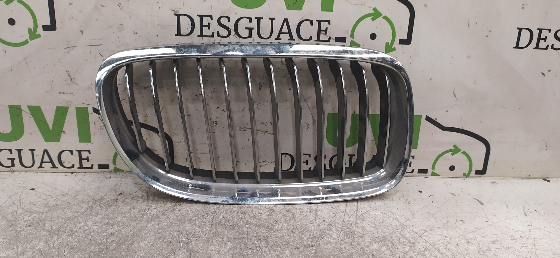 BMW 3 Series E90/E91/E92/E93 (2004-2013) Priekinės dešinės grotelės 20035771