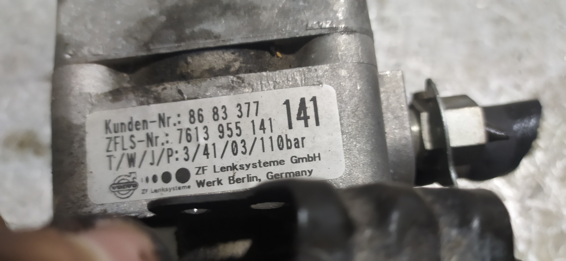 VOLVO V70 2 generation (2000-2008) Servostyrningspump 8683377, 7613955141 20112307