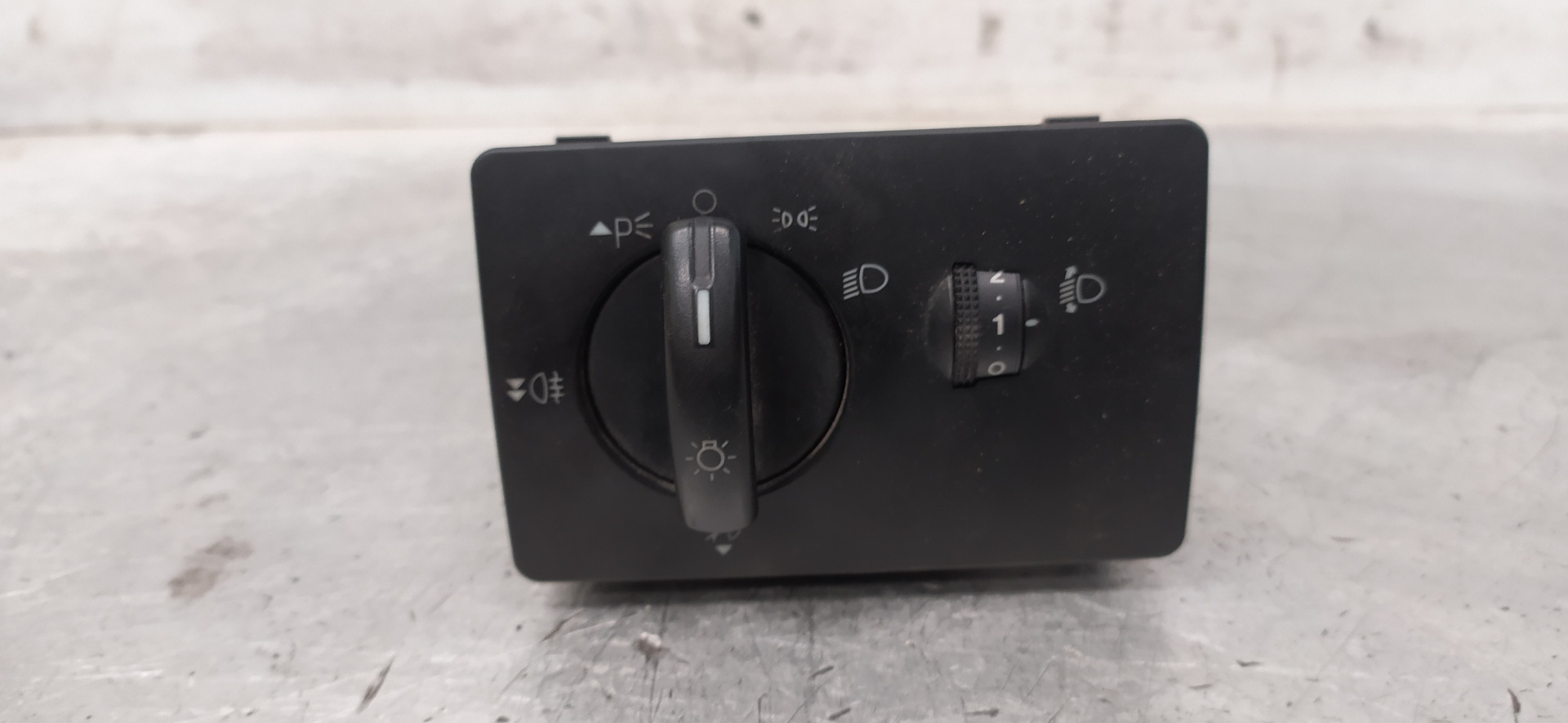 PEUGEOT Focus 2 generation (2004-2011) Headlight Switch Control Unit 7M5T13A024LA 20097935