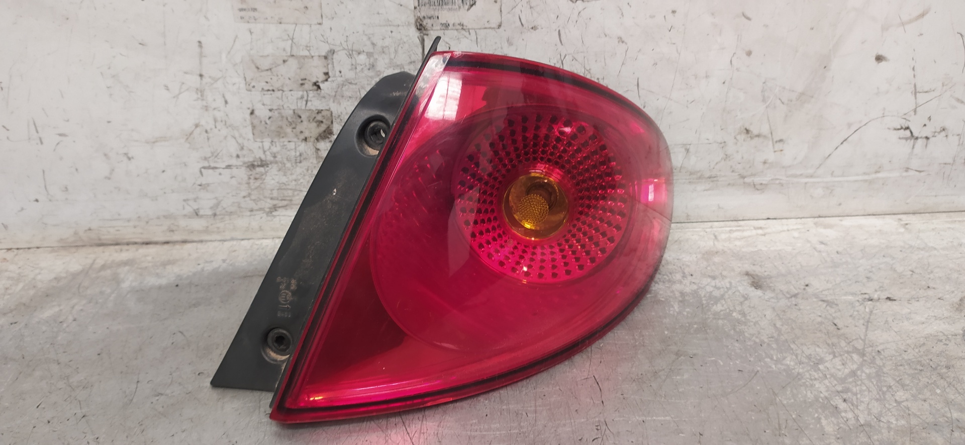 SEAT Toledo 3 generation (2004-2010) Rear Right Taillight Lamp 25967255