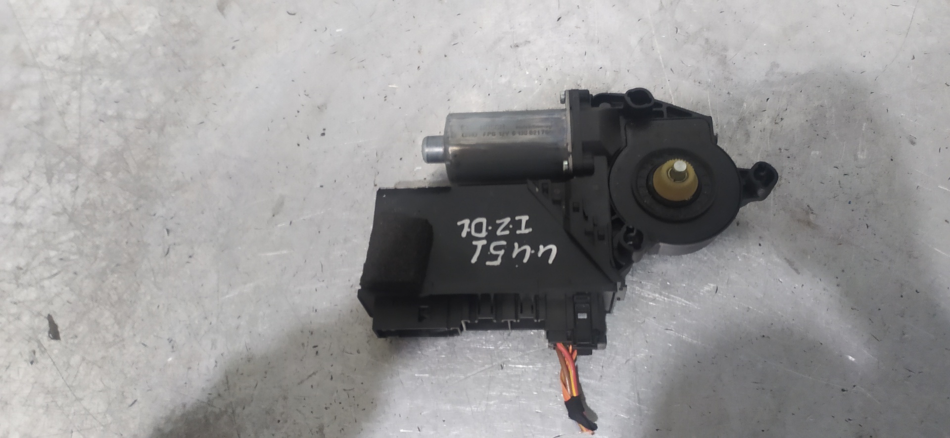 VOLKSWAGEN Touareg 1 generation (2002-2010) Motor regulator geam ușă stânga față 0130821764, 7L0959793A 20117641